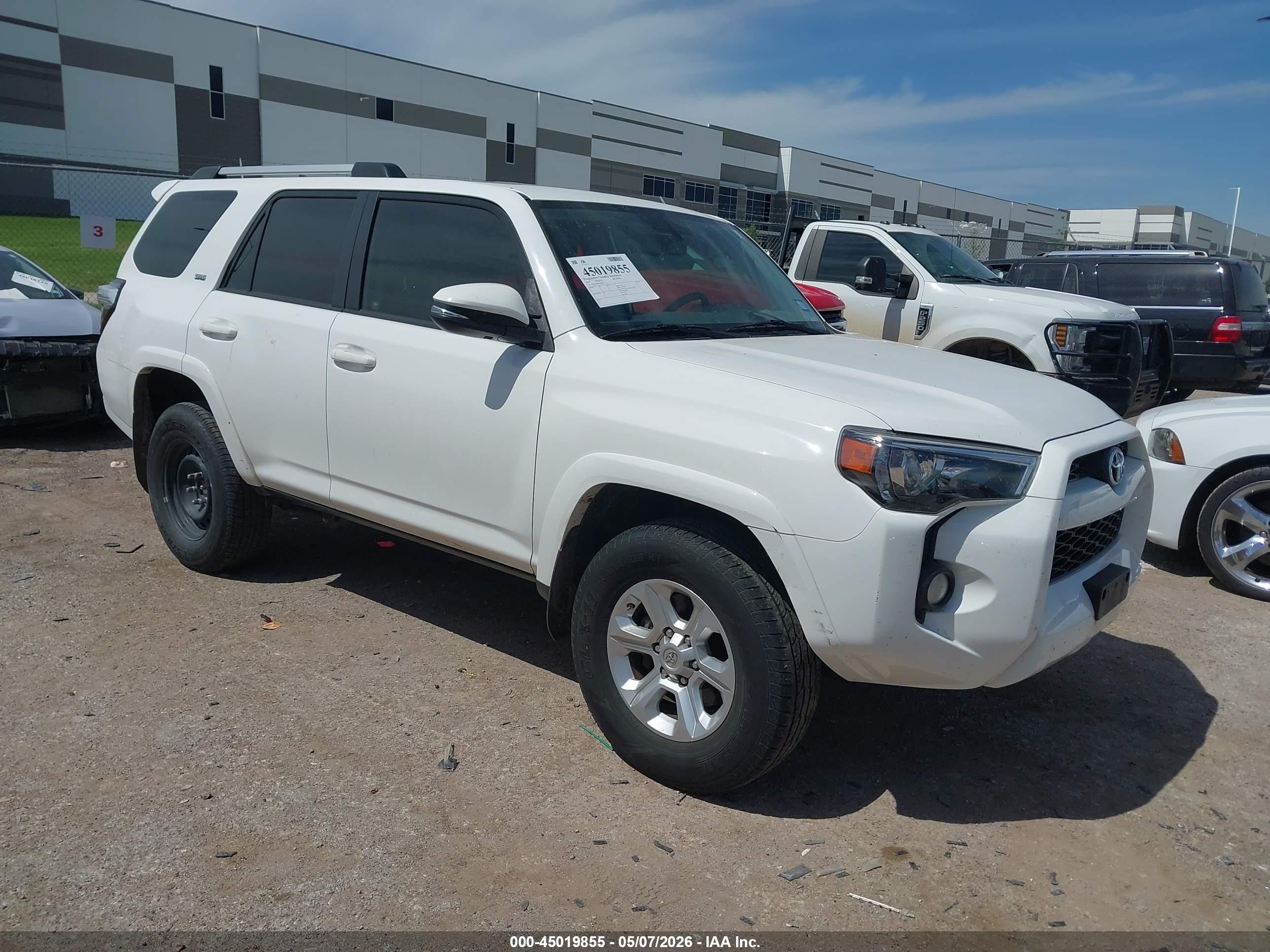 2019 Toyota 4Runner TRD Off Road Premium, VIN JTEBU5JR9K5664077 — Storm