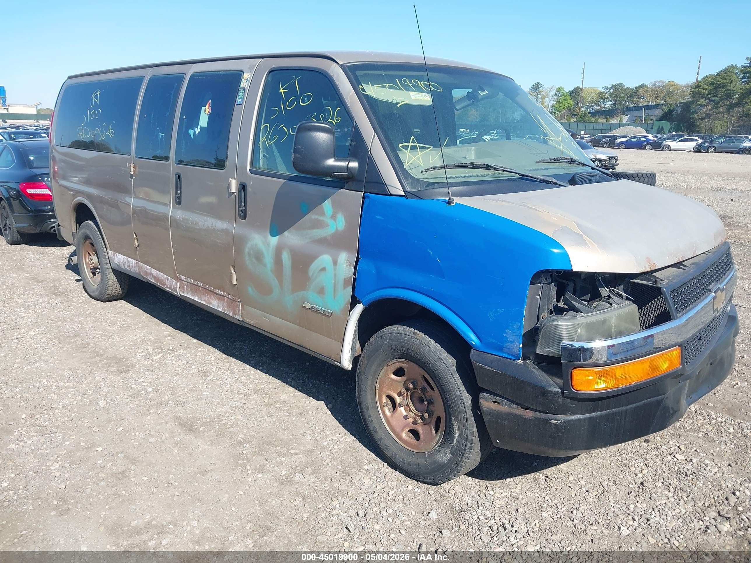2005 Chevrolet Express Passenger, VIN 1GAHG39UX51224697 — All over