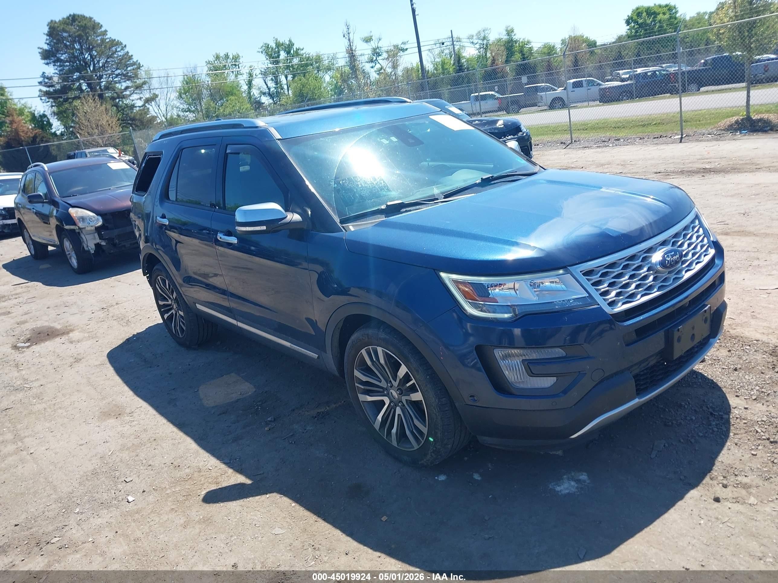 2017 Ford Explorer Platinum, VIN 1FM5K8HT4HGD80181 — Rear end