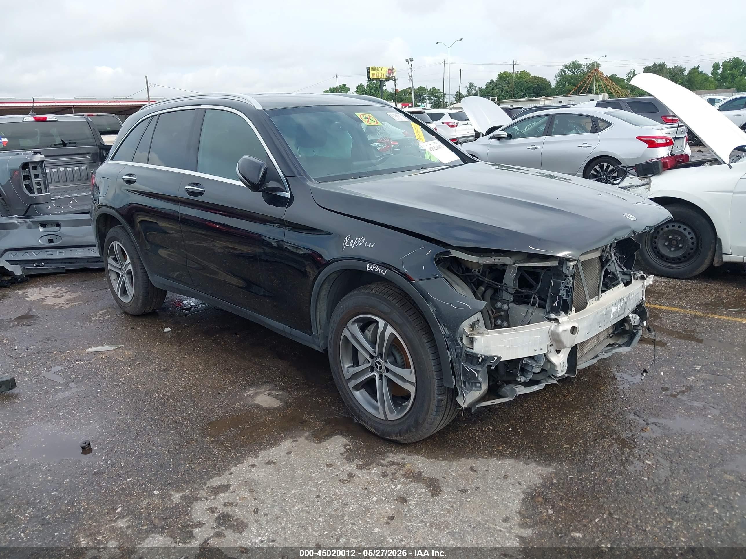 2019 Mercedes-Benz GLC 300, VIN WDC0G4JB6KV162881 — Front end