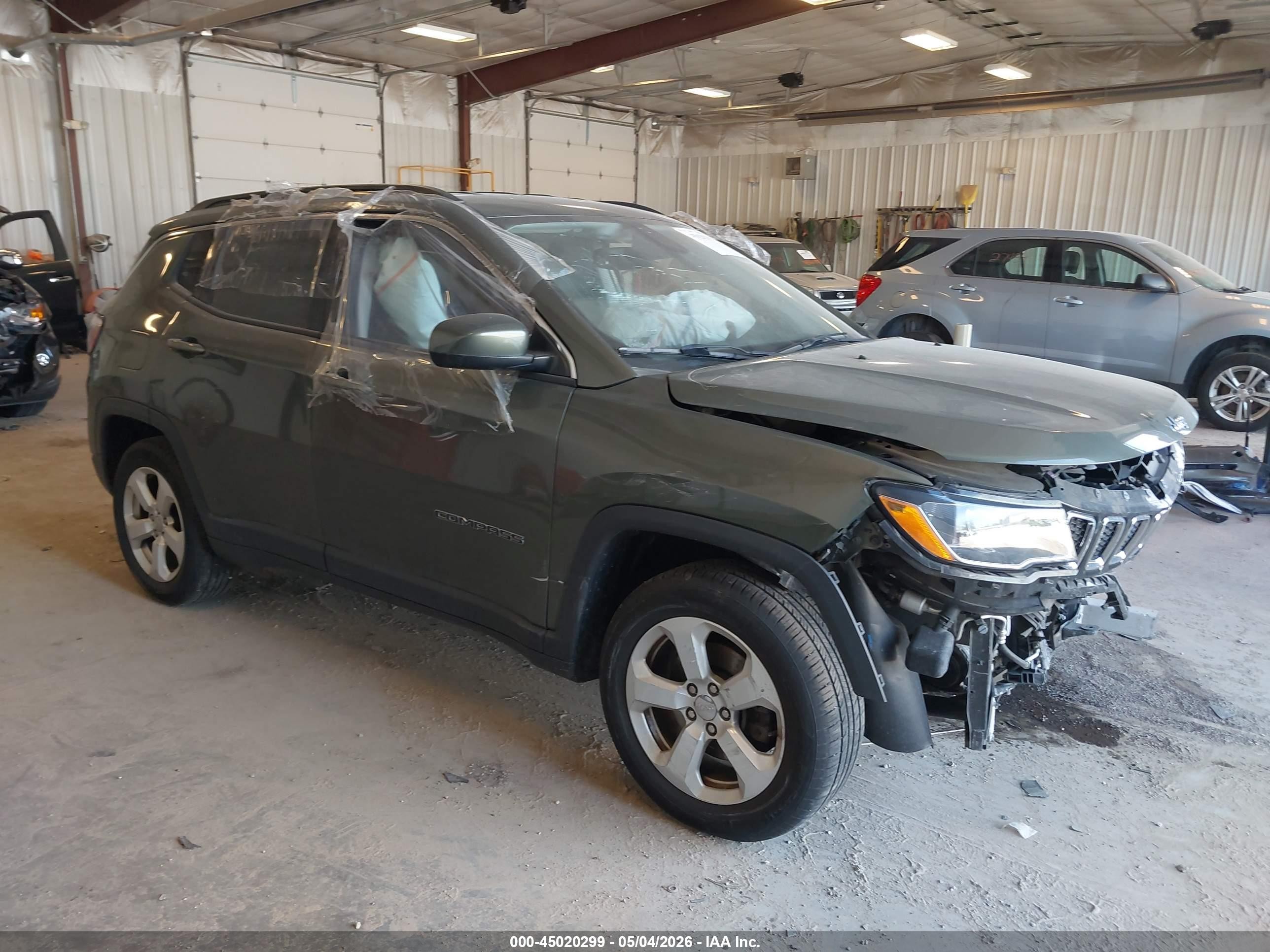 2018 Jeep Compass Latitude, VIN 3C4NJCBB7JT140165 — Front end