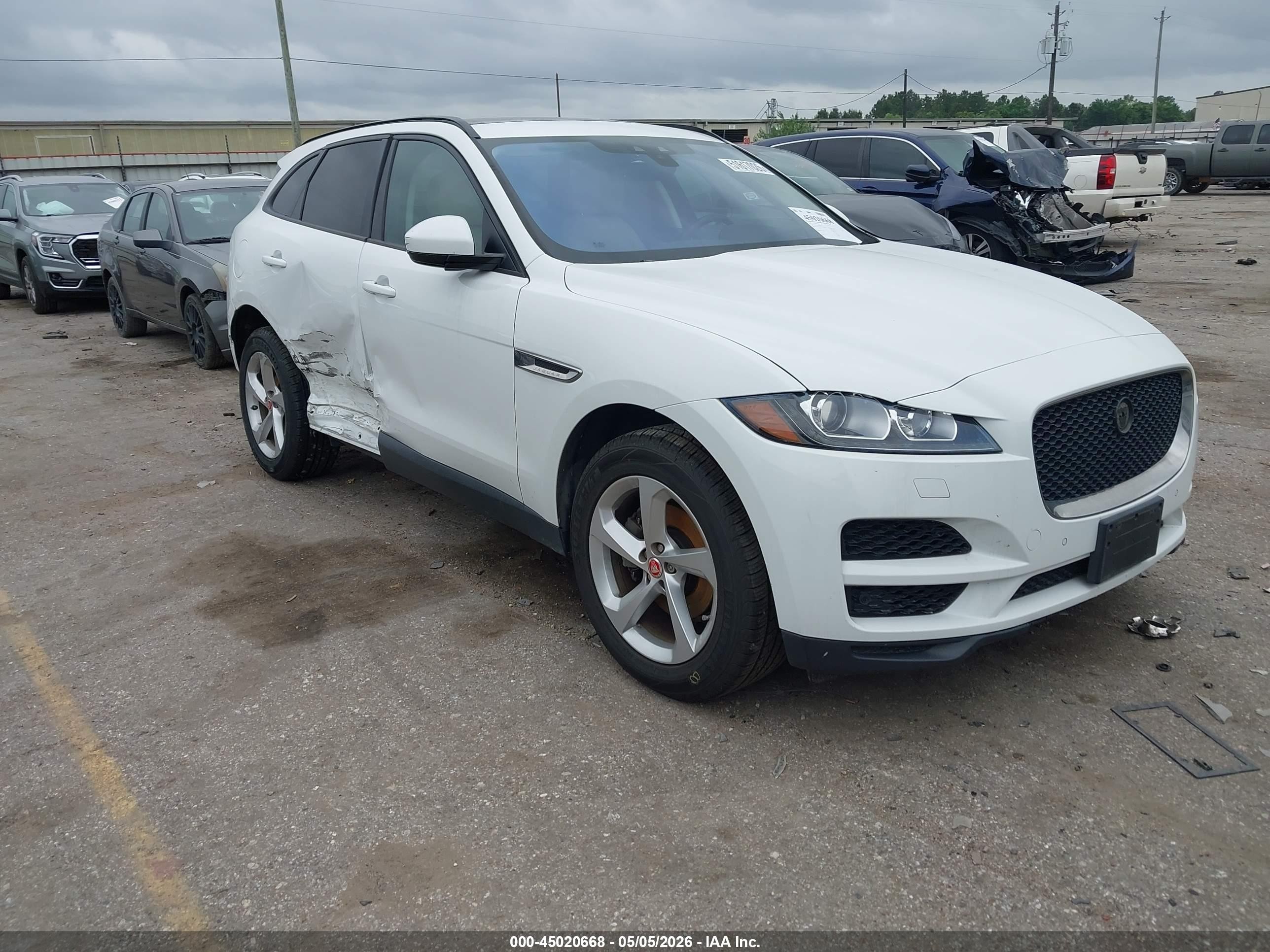 2017 Jaguar F-Pace 20d Premium, VIN SADCJ2BN7HA494396 — Side