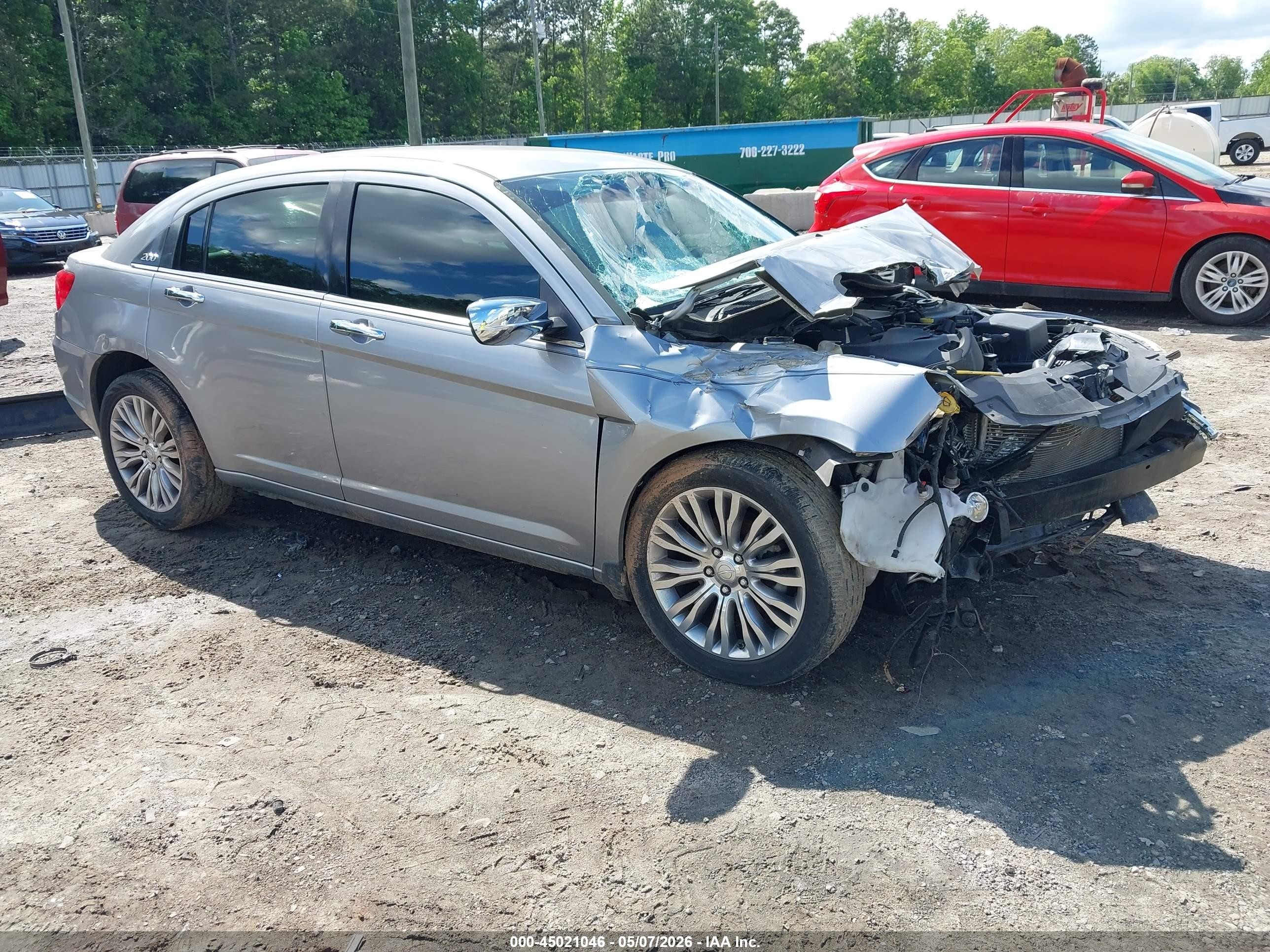 2013 Chrysler 200 Limited, VIN 1C3CCBCGXDN574515 — Front end