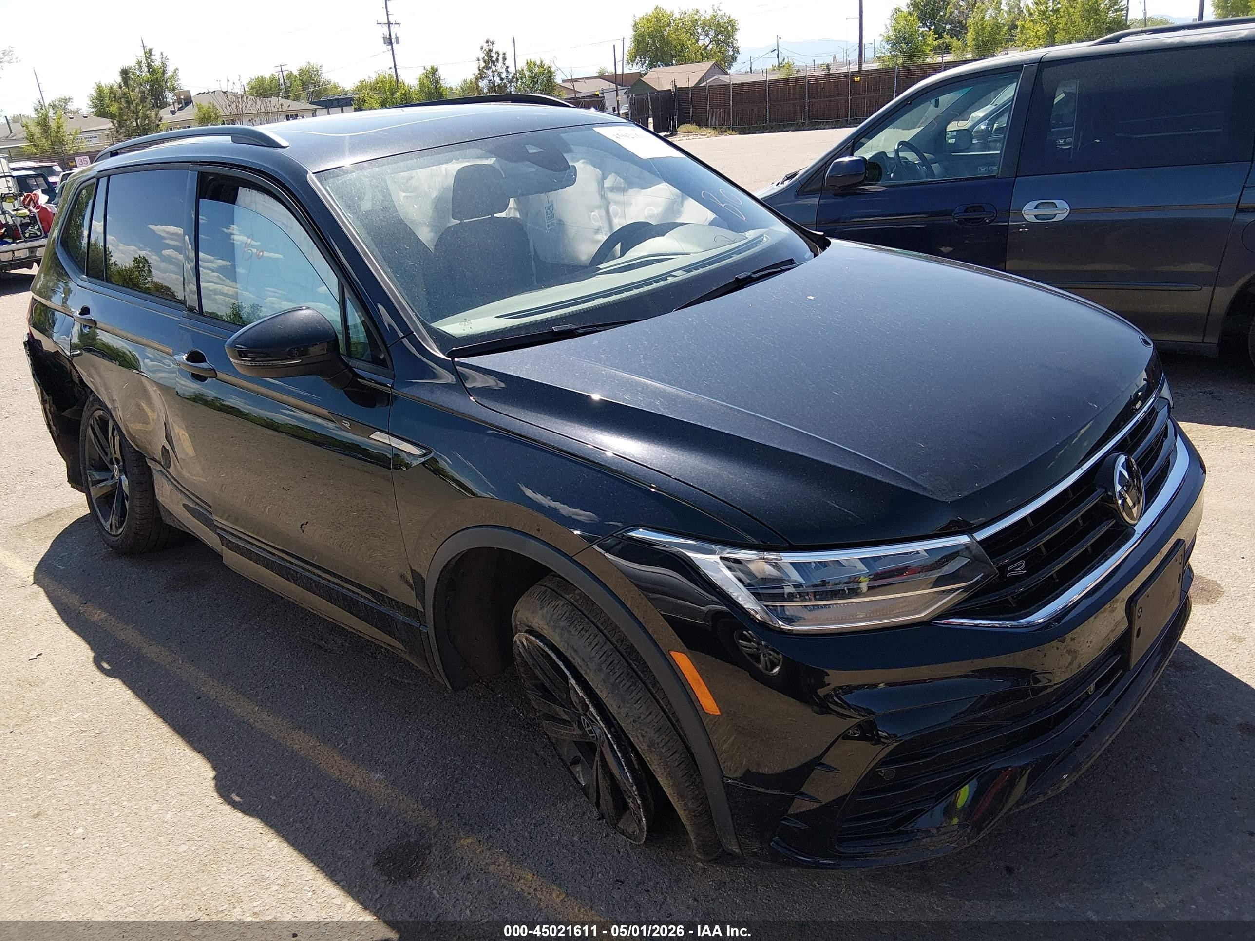 2023 Volkswagen Tiguan SE R-Line Black, VIN 3VV8B7AX2PM136057 — Biohazard / chemical