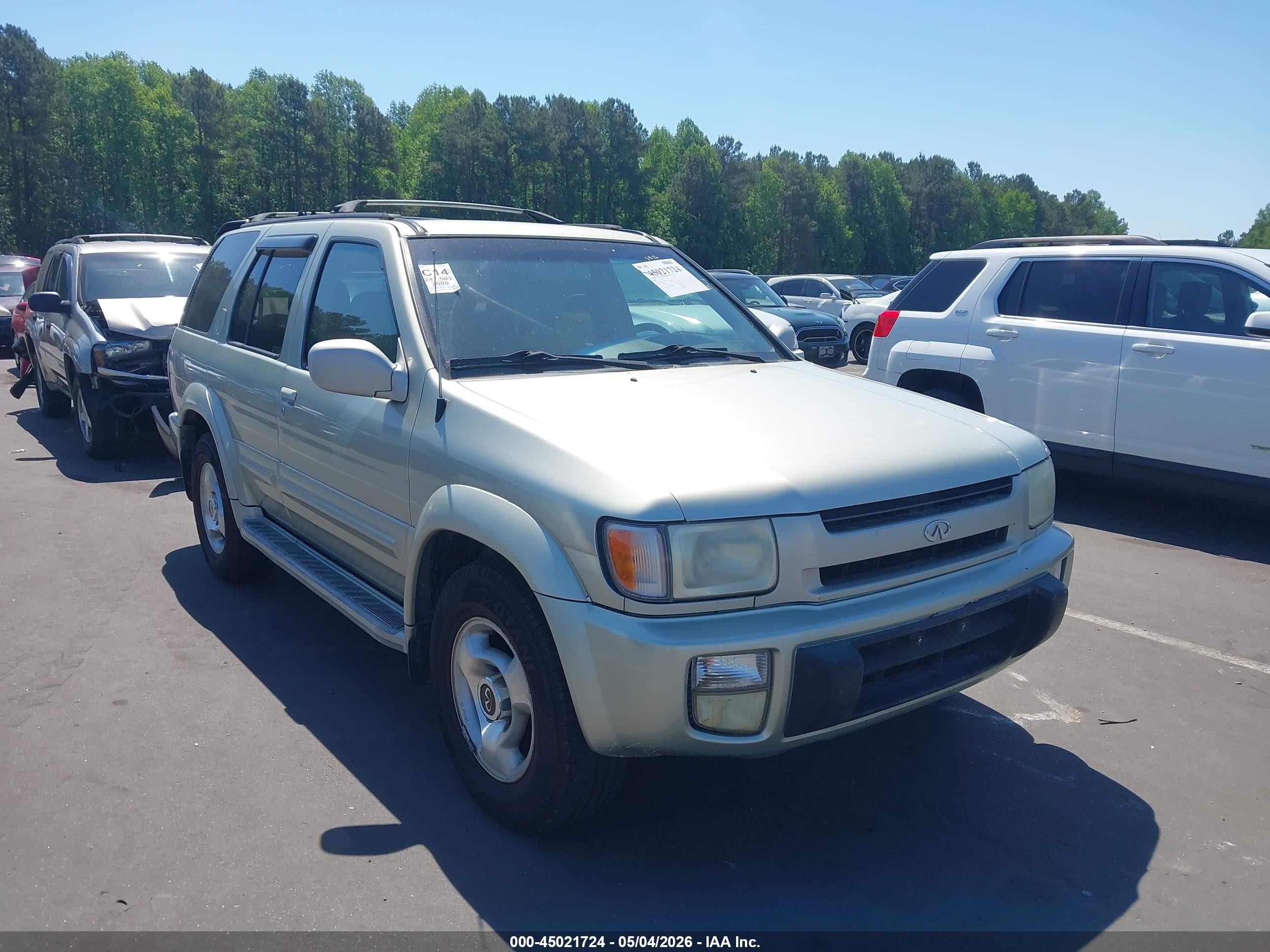 2000 Infiniti QX4, VIN JNRAR07Y1YW081024 — Rear end