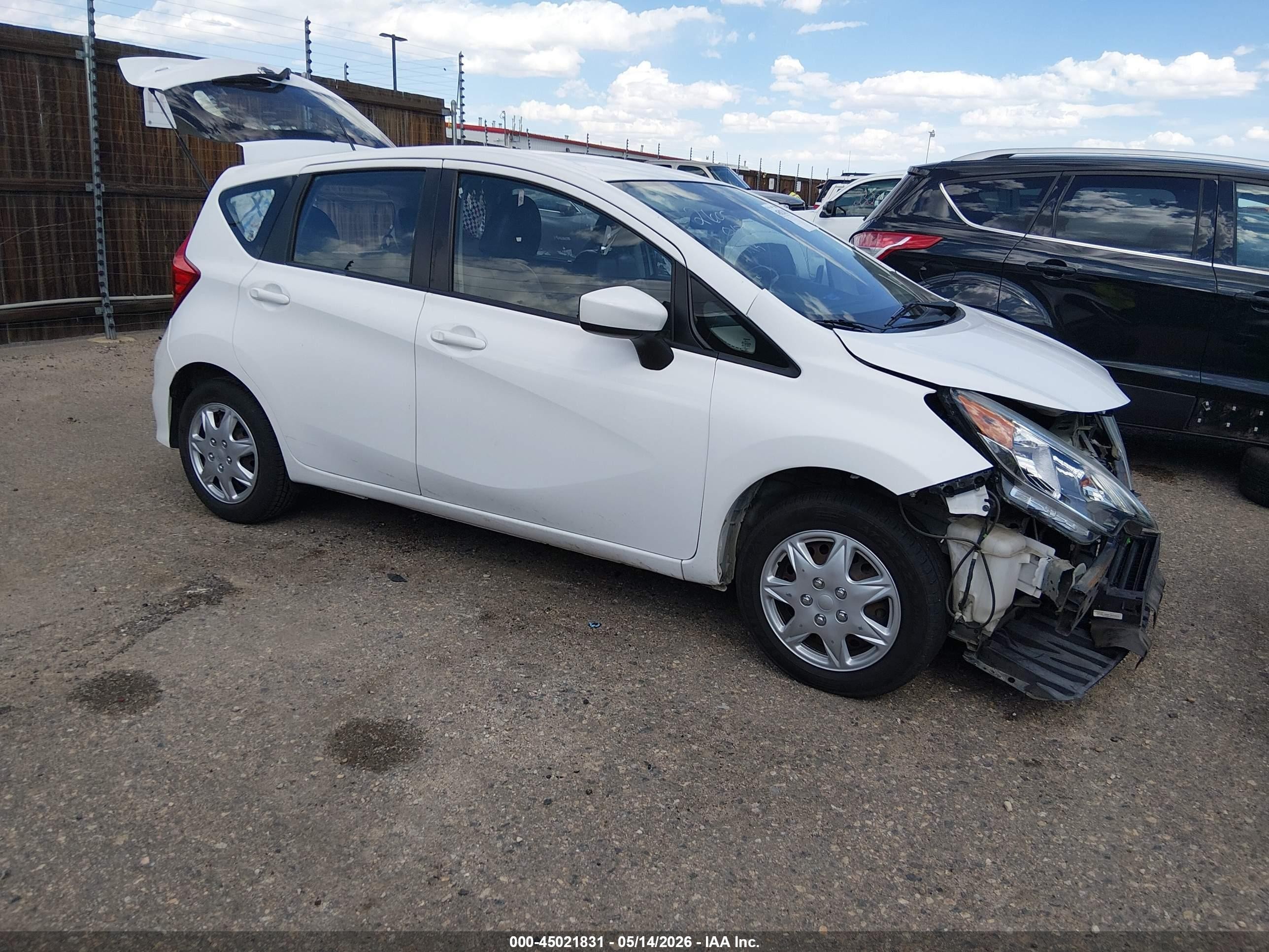 2018 Nissan Note SV, VIN 3N1CE2CP9JL352925 — Front end