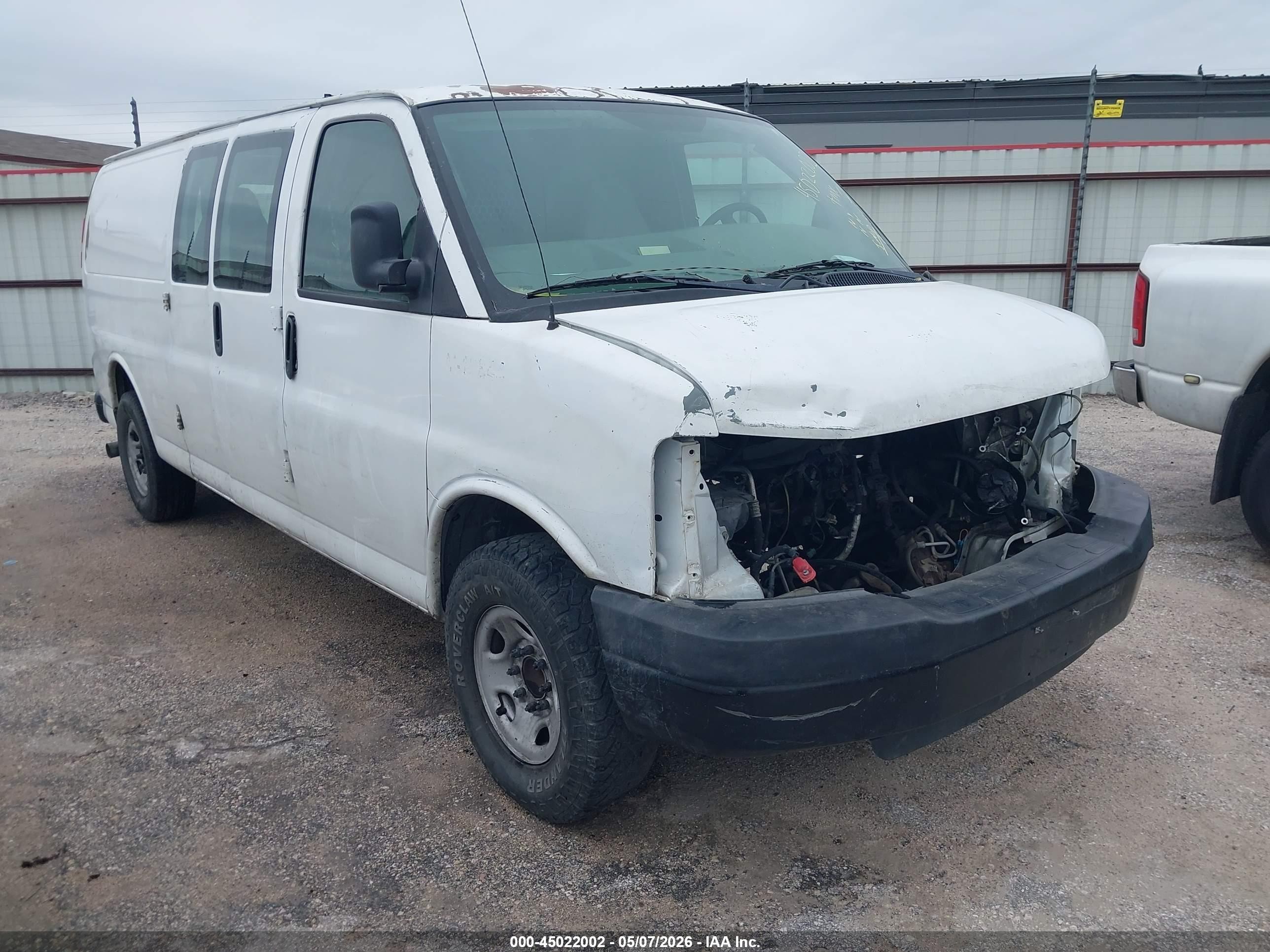 2009 Chevrolet Express 2500, VIN 1GCGG29K491121650 — Front end