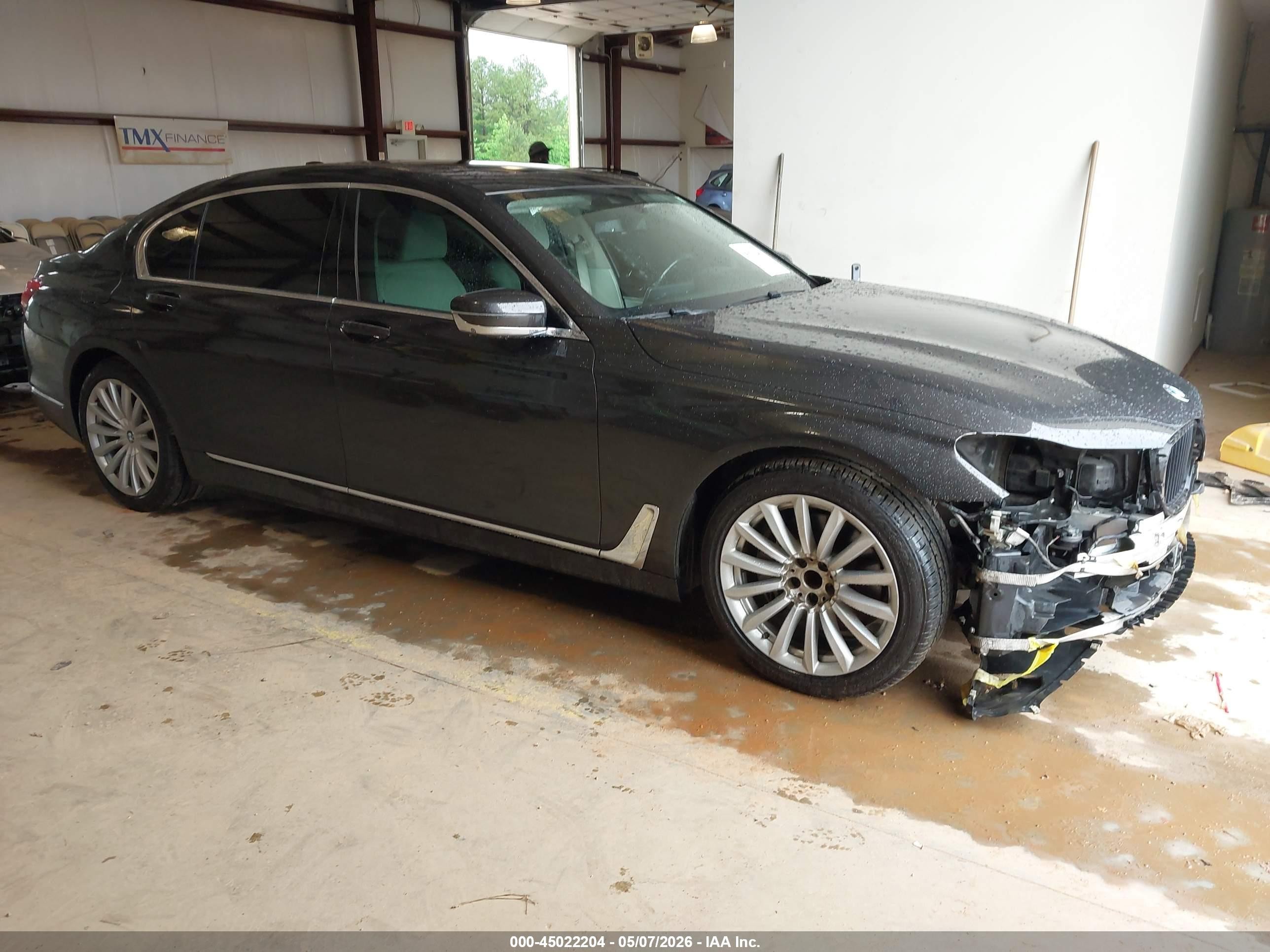 2016 BMW 7 Series 740i, VIN WBA7E2C57GG503848 — Front end