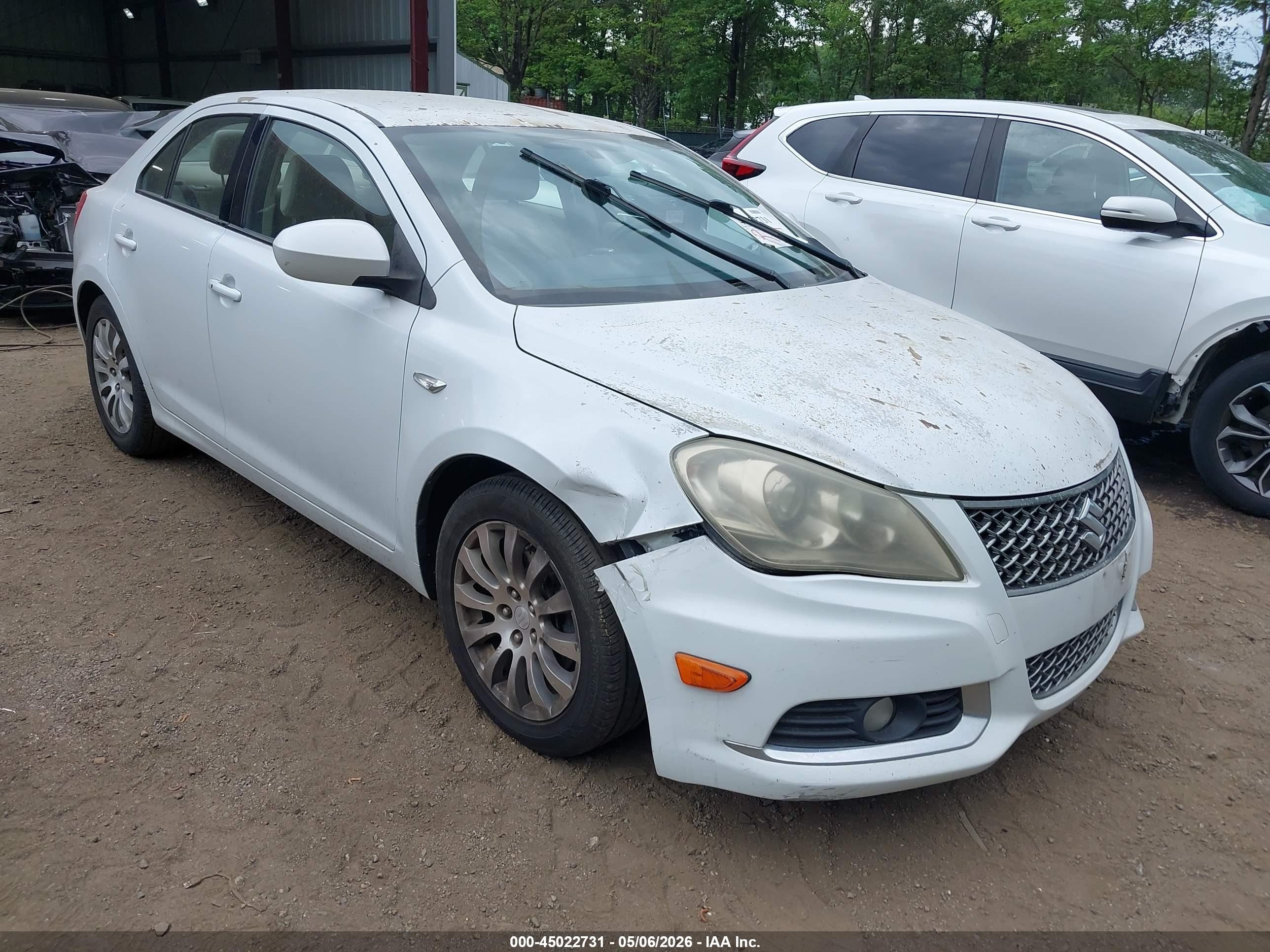 2010 Suzuki Kizashi SE, VIN JS2RE9A30A6100898 — Front end