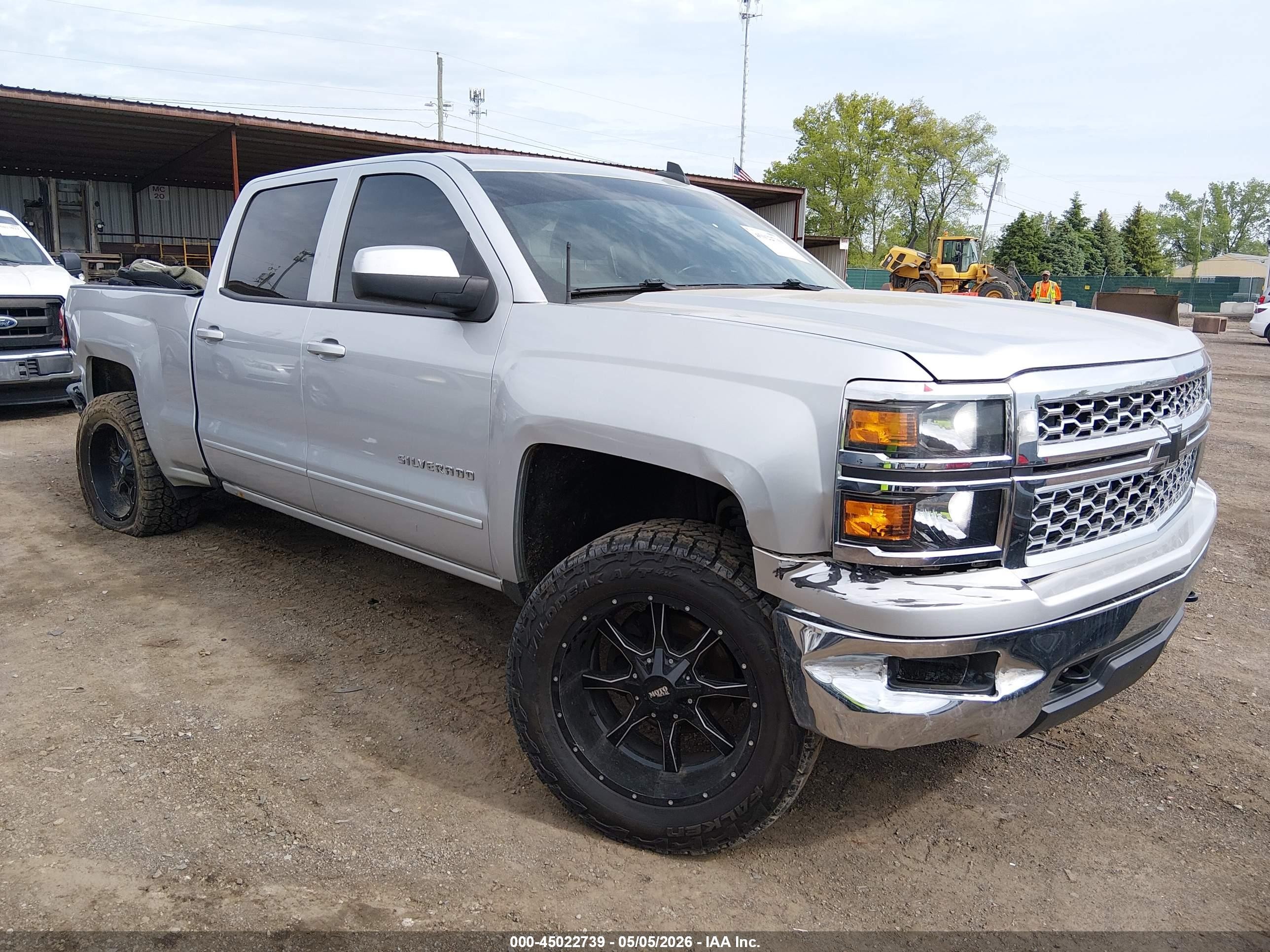 2015 Chevrolet Silverado 1500 LT, VIN 1GCUKREC5FF205127 — Side