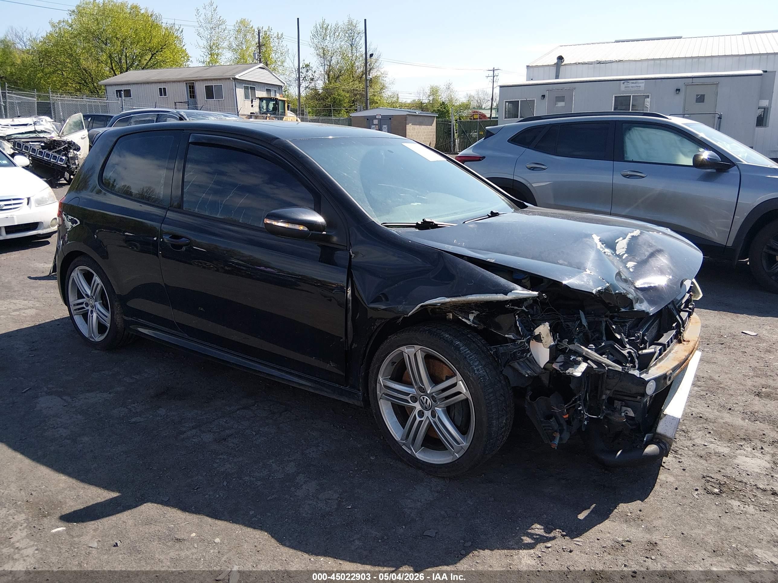 2013 Volkswagen Golf R w/Sunroof & Navi, VIN WVWRF7AJ7DW042187 — Front end