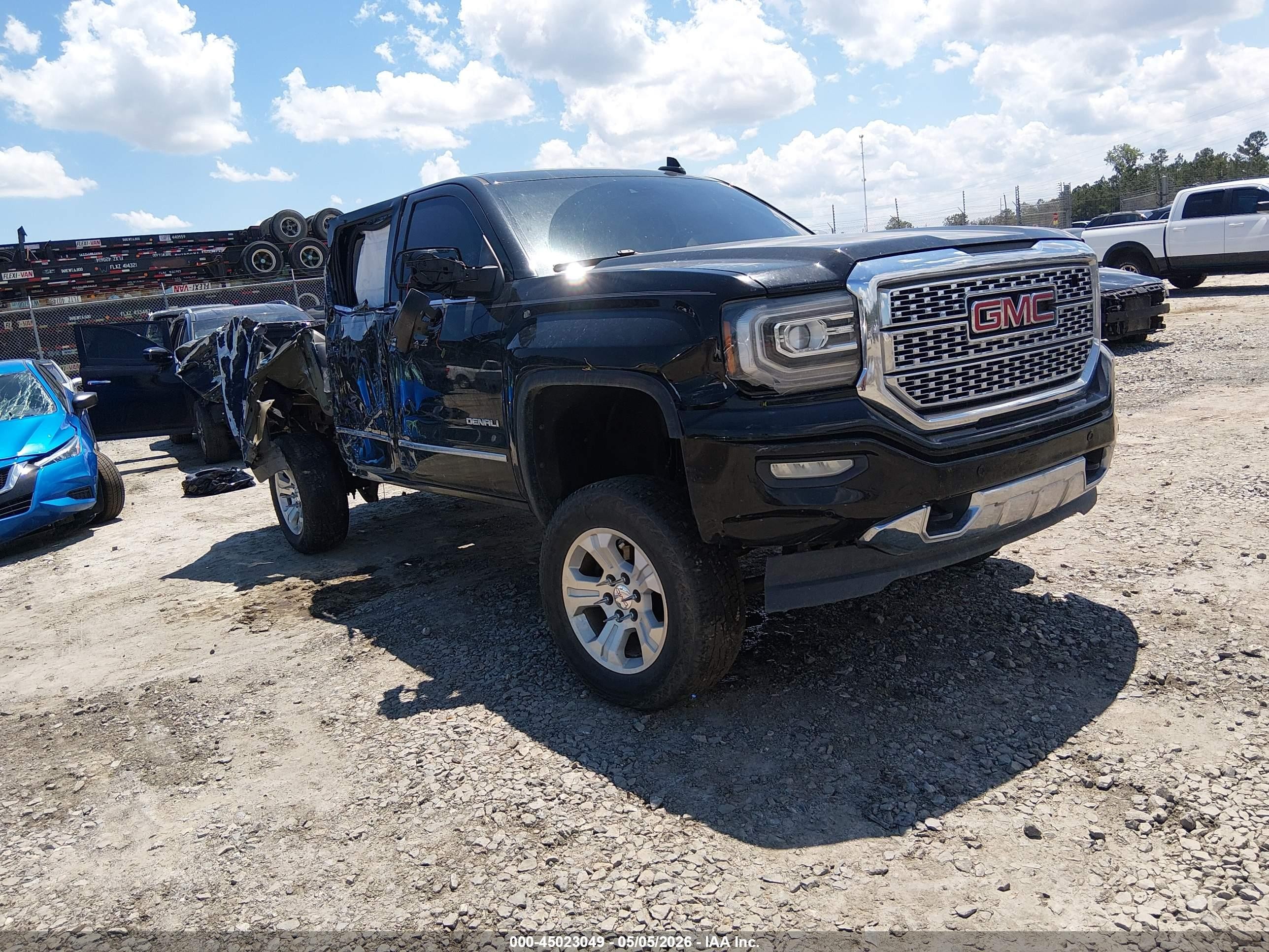 2018 GMC Sierra 1500 Denali, VIN 3GTU2PEJ6JG205776 — Side