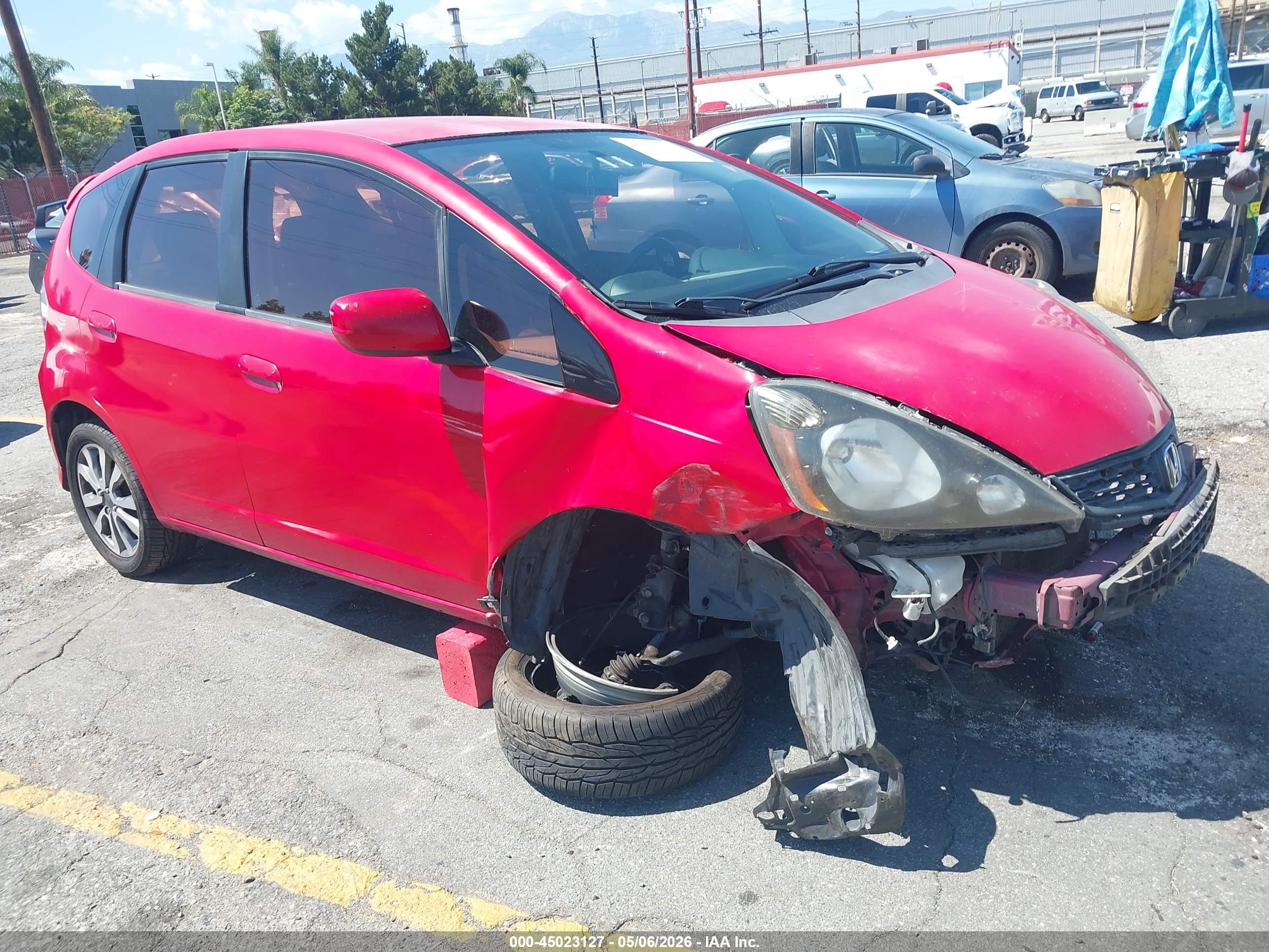 2013 Honda Fit Sport, VIN JHMGE8H51DC031761 — Front end