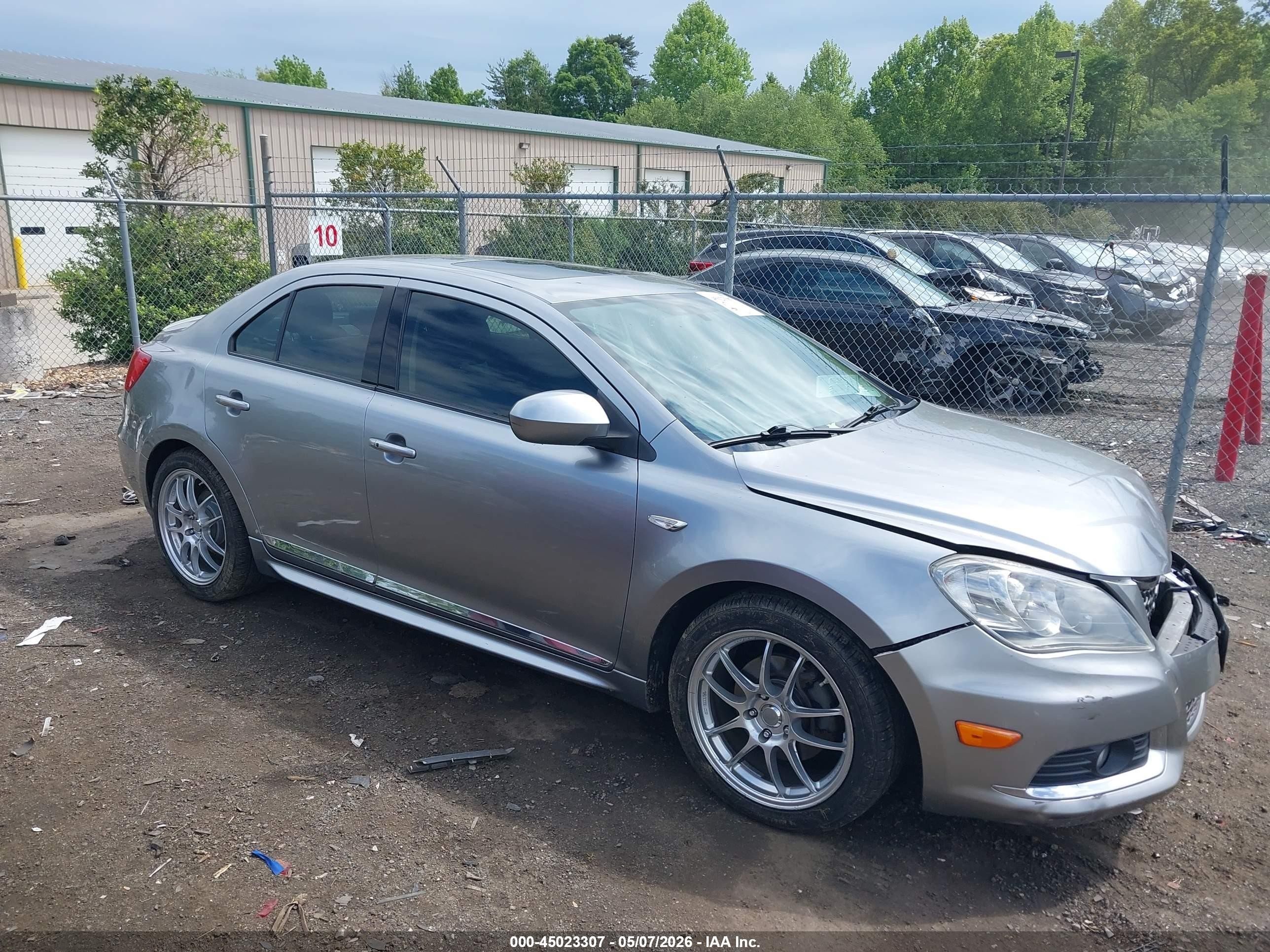 2011 Suzuki Kizashi GTS Sport, VIN JS2RF9A67B6110062 — Front end
