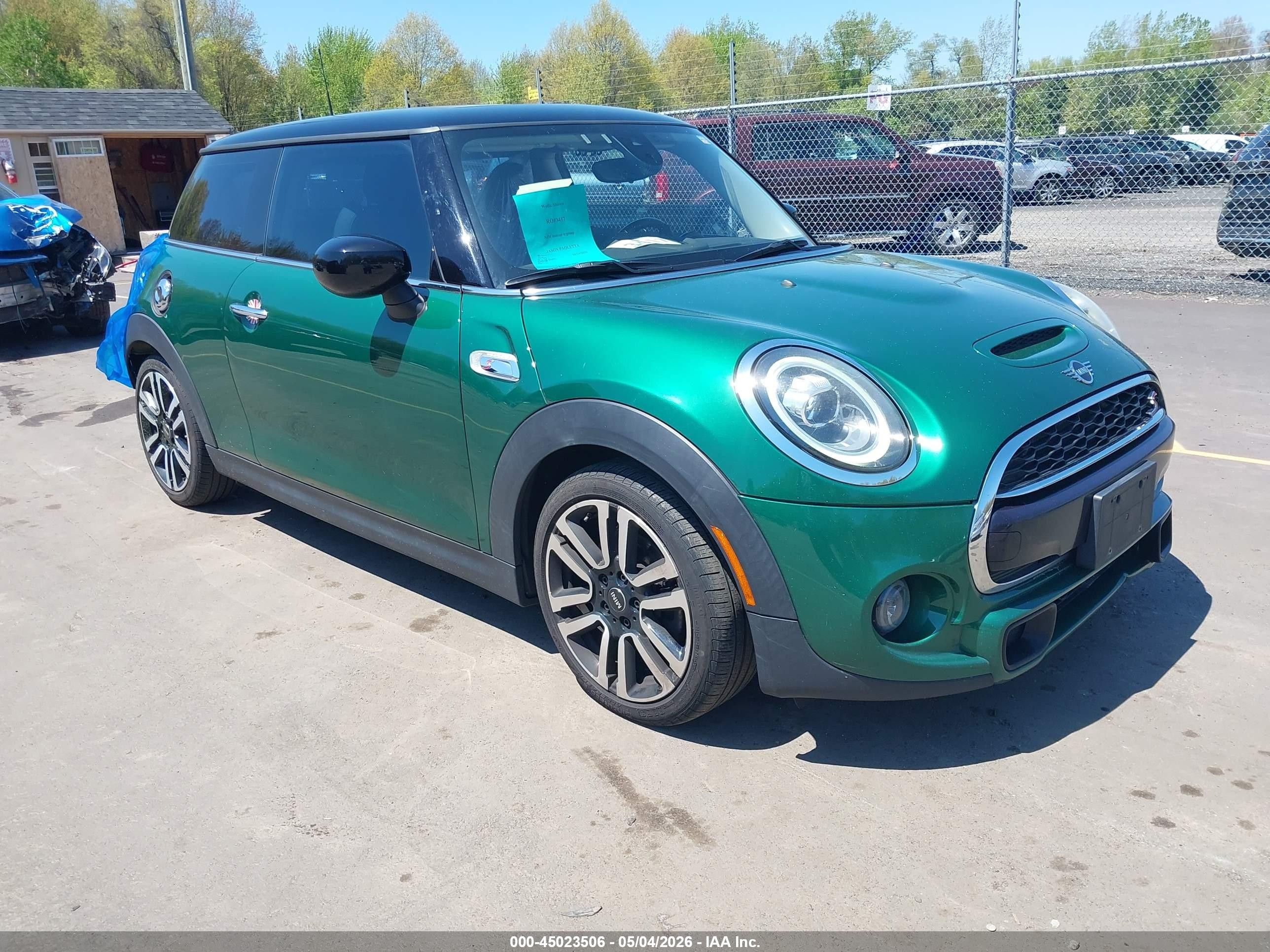 2020 MINI Hardtop Cooper S, VIN WMWXR5C05L2M05094 — Зад