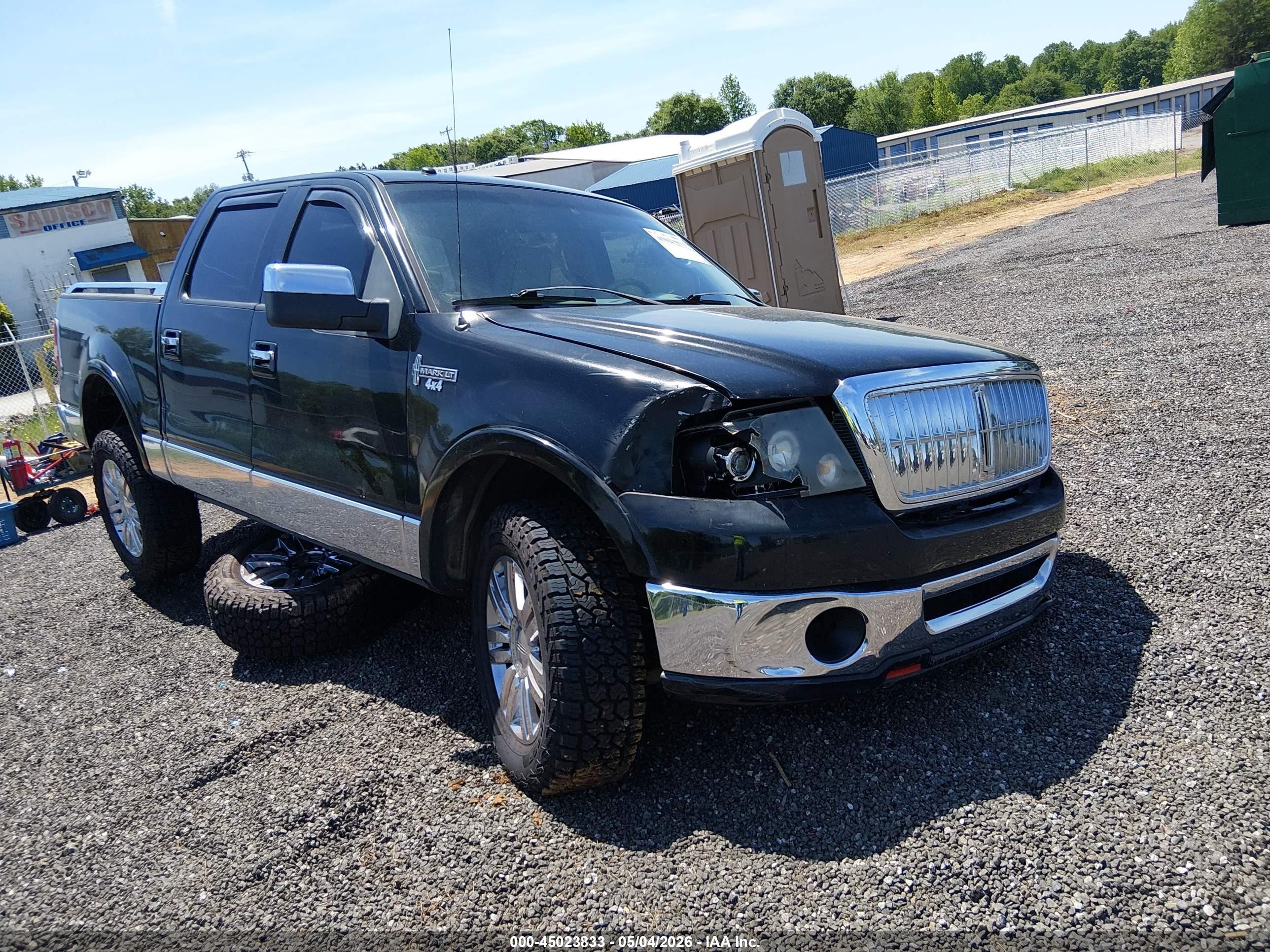 2008 Lincoln Mark LT, VIN 5LTPW18578FJ04428 — Перед