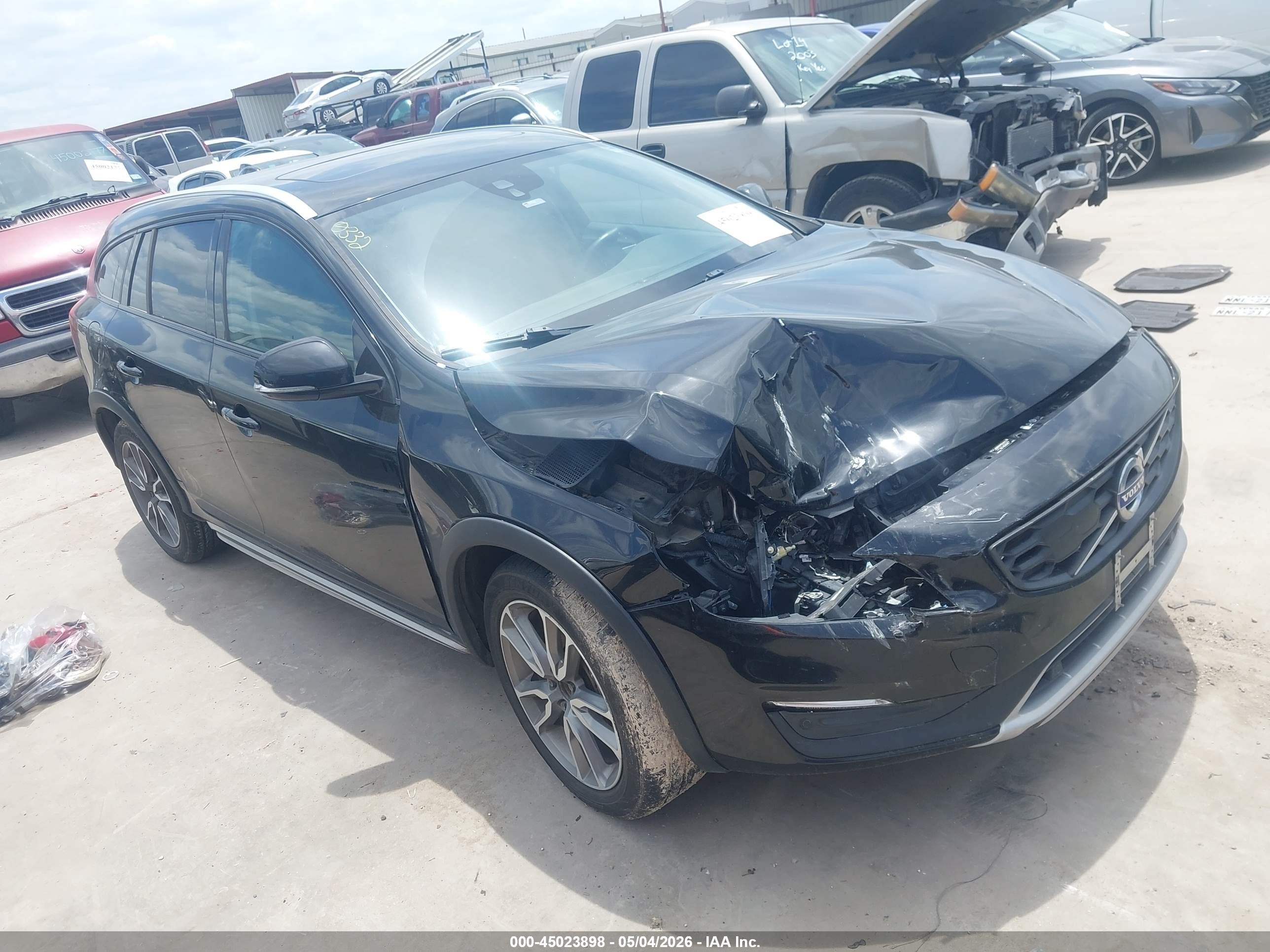 2017 Volvo V60, VIN YV440MWK8H1040332 — Перед