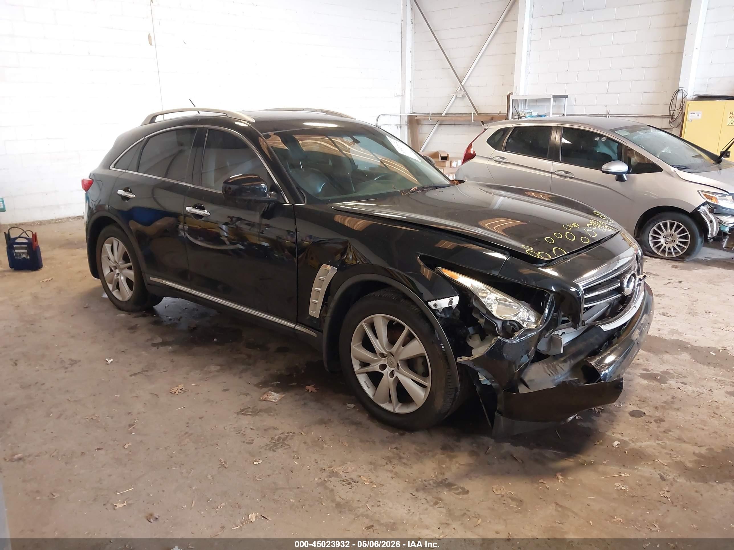 2013 Infiniti FX, VIN JN8CS1MW9DM174745 — Front end