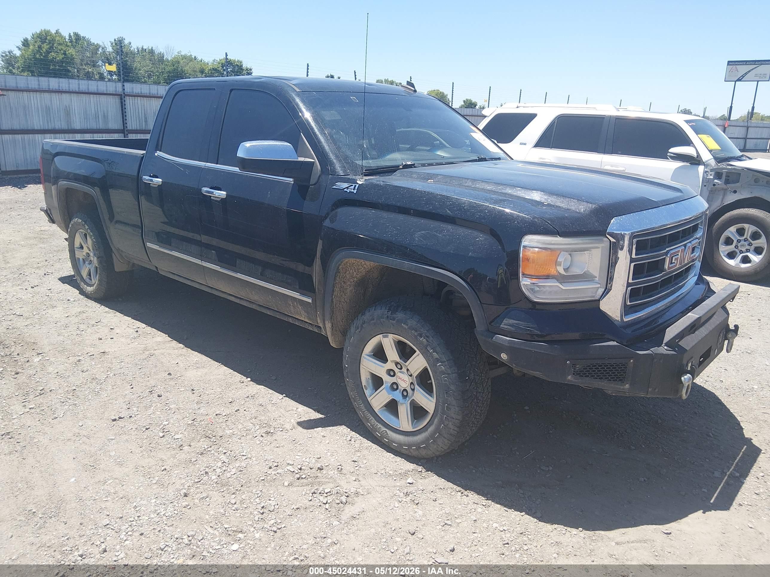 2014 GMC Sierra 1500 SLT, VIN 1GTV2VEC5EZ230300 — Rear end
