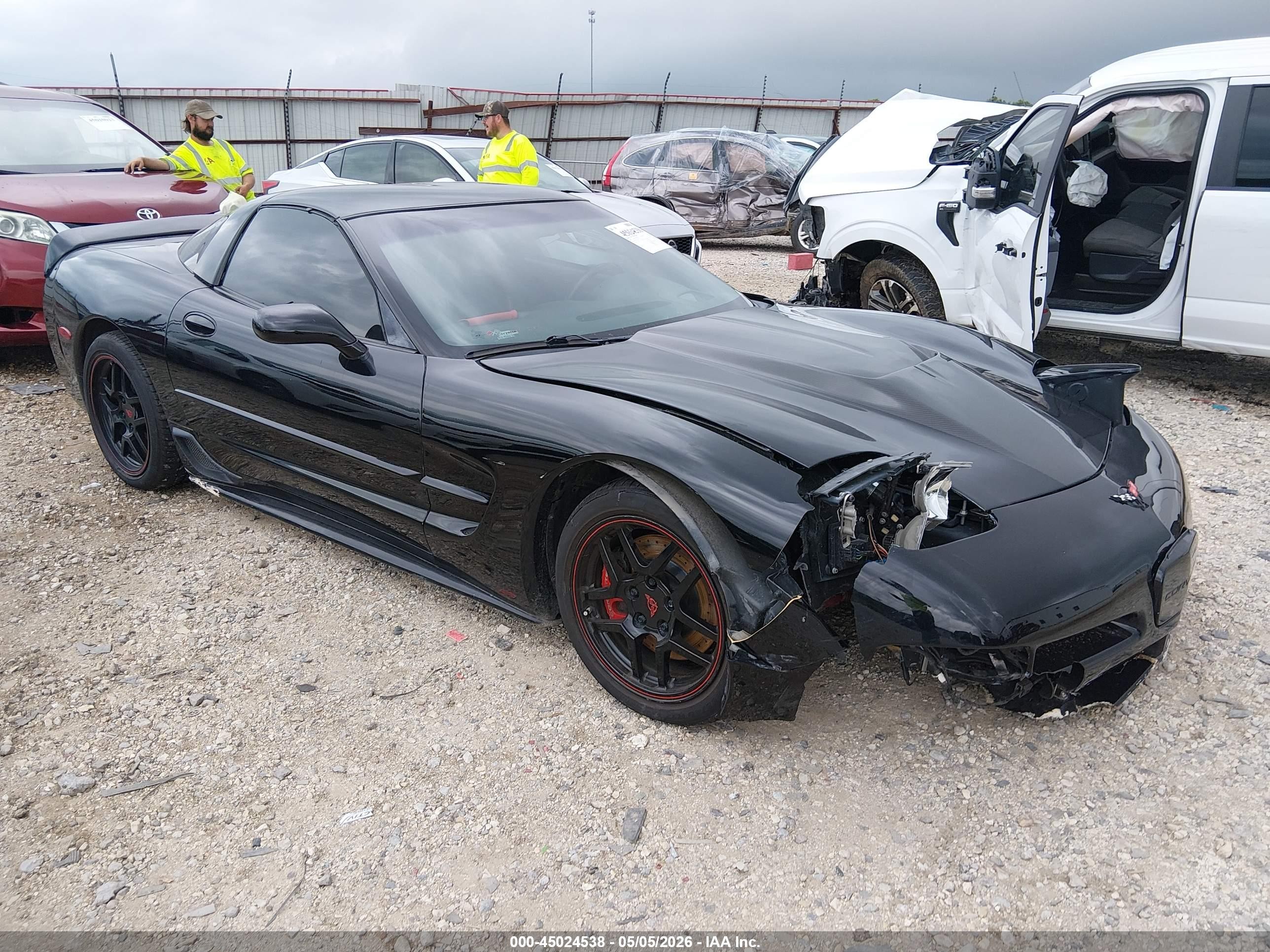 2002 Chevrolet Corvette, VIN 1G1YY22G725107479 — Side