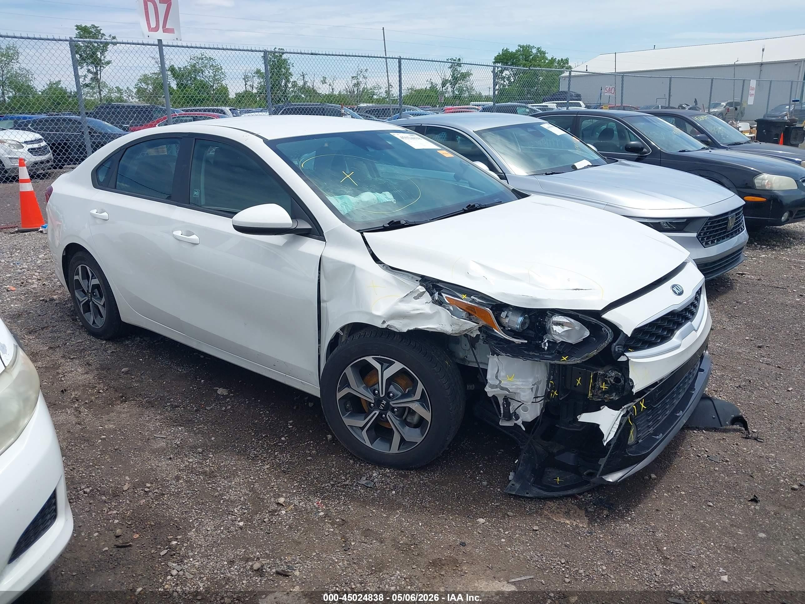 2021 Kia Forte LXS, VIN 3KPF24AD0ME273921 — Front end