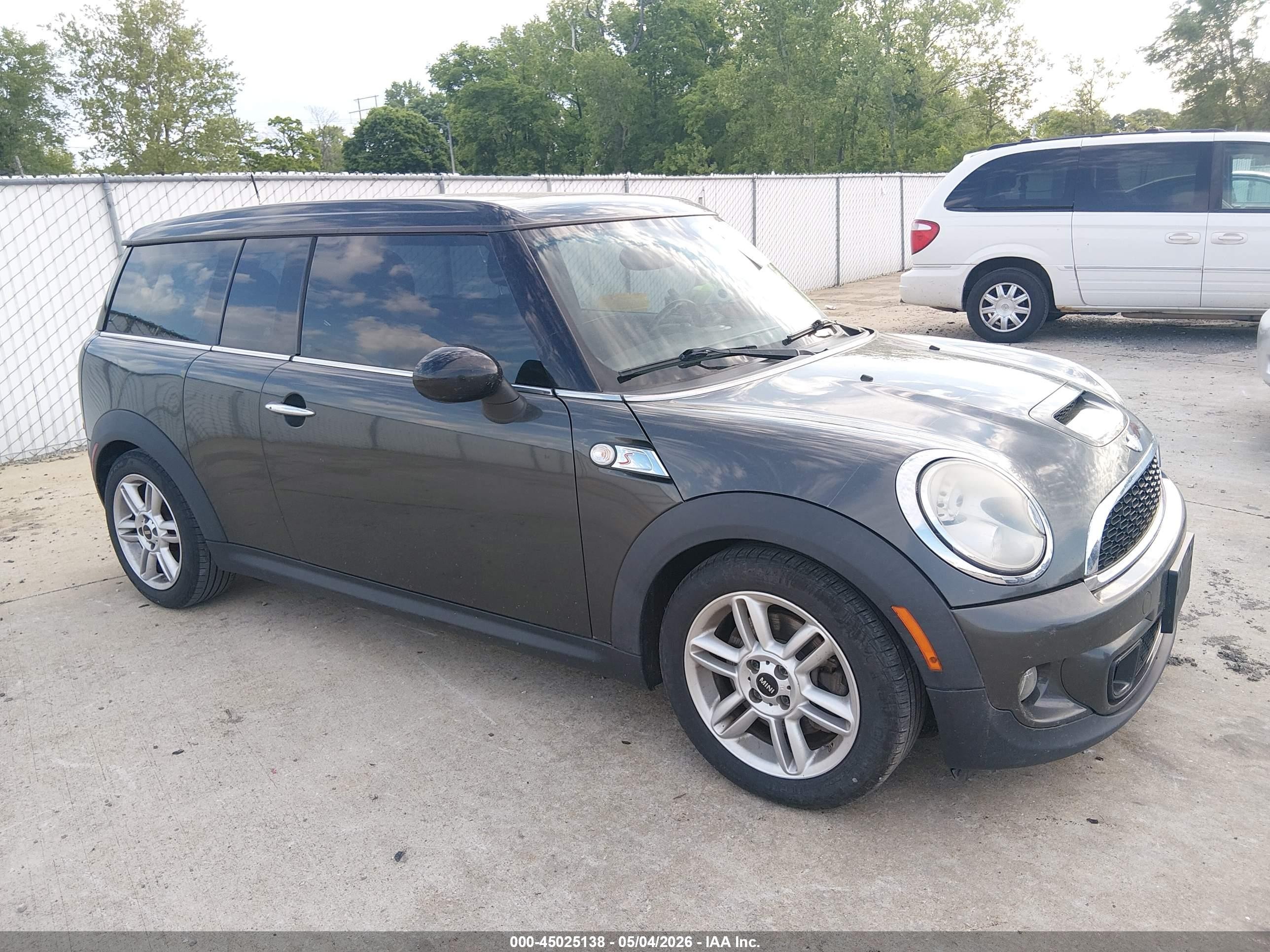 2011 MINI Clubman S, VIN WMWZG3C58BTY36102 — Normal wear