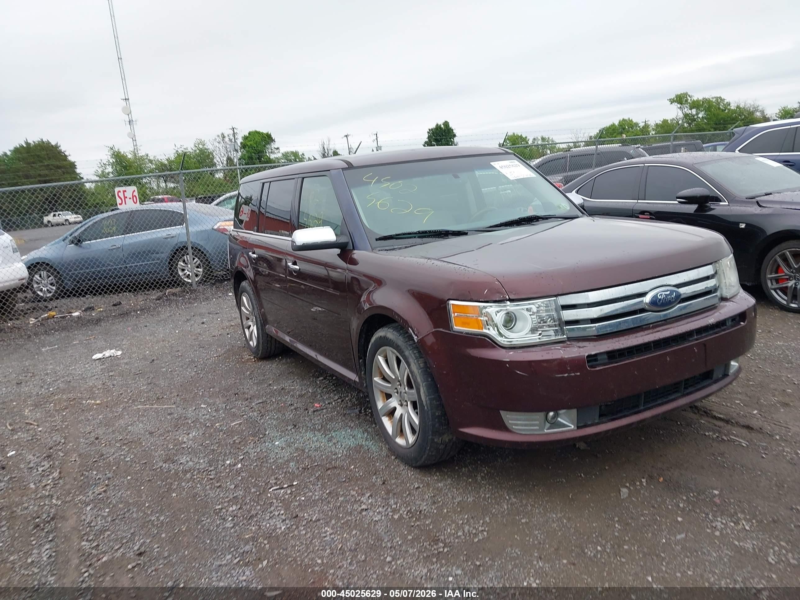 2009 Ford Flex Limited, VIN 2FMEK63C39BB02182 — Side