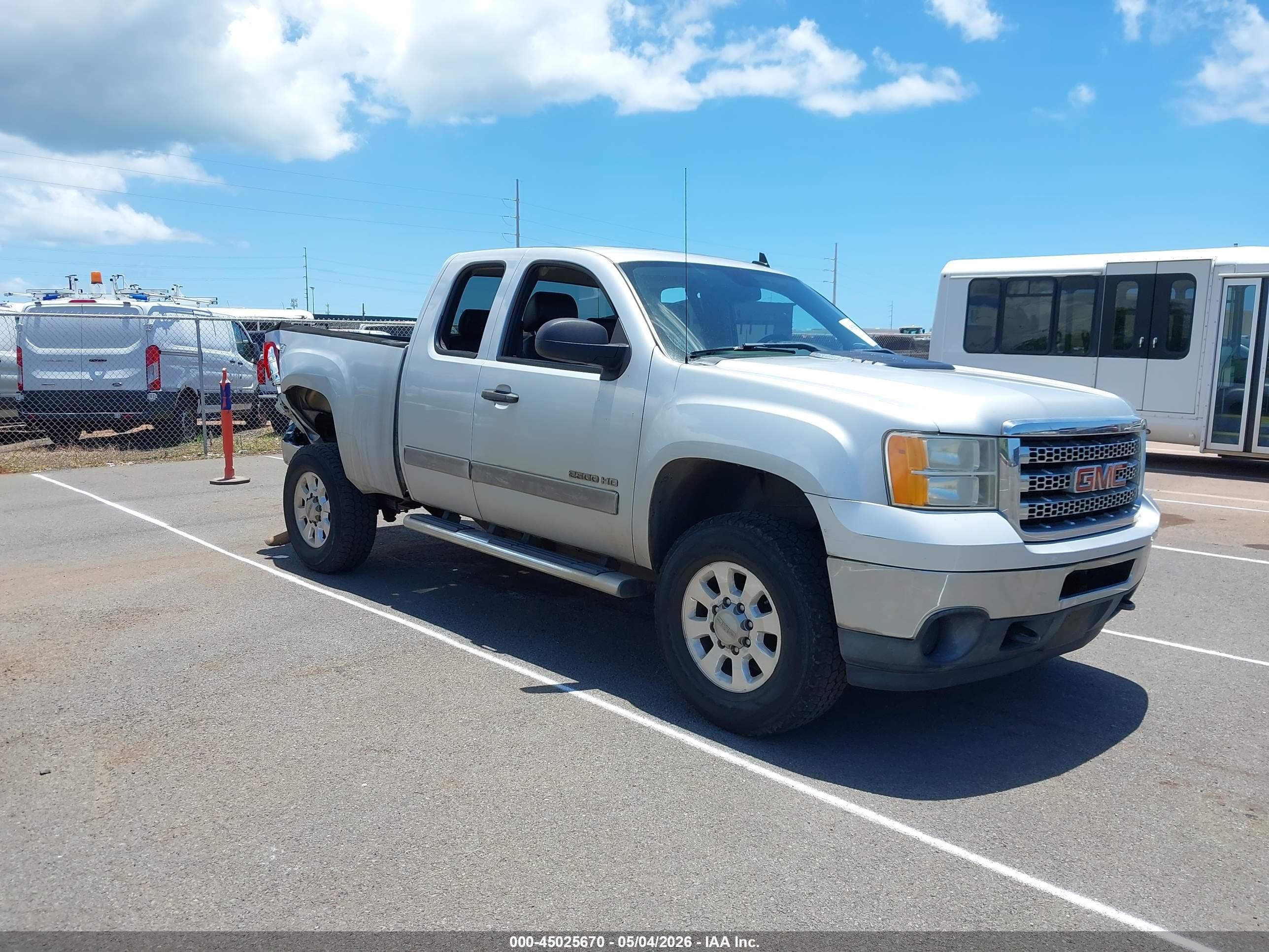 2013 GMC Sierra 2500HD SLE, VIN 1GT220CG5DZ276686 — Rear end