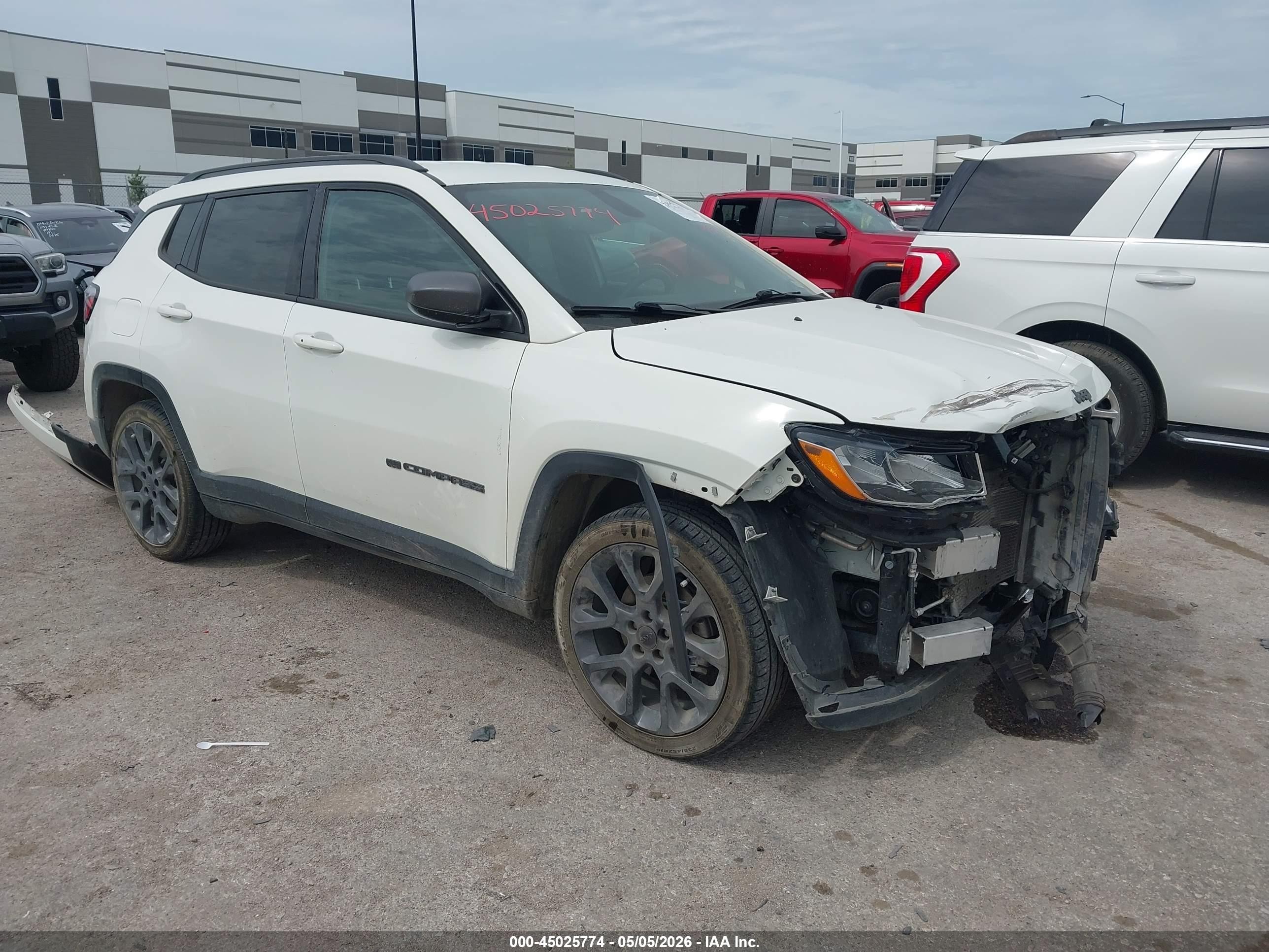 2021 Jeep Compass 80th Anniversary, VIN 3C4NJCEB9MT593607 — Front end