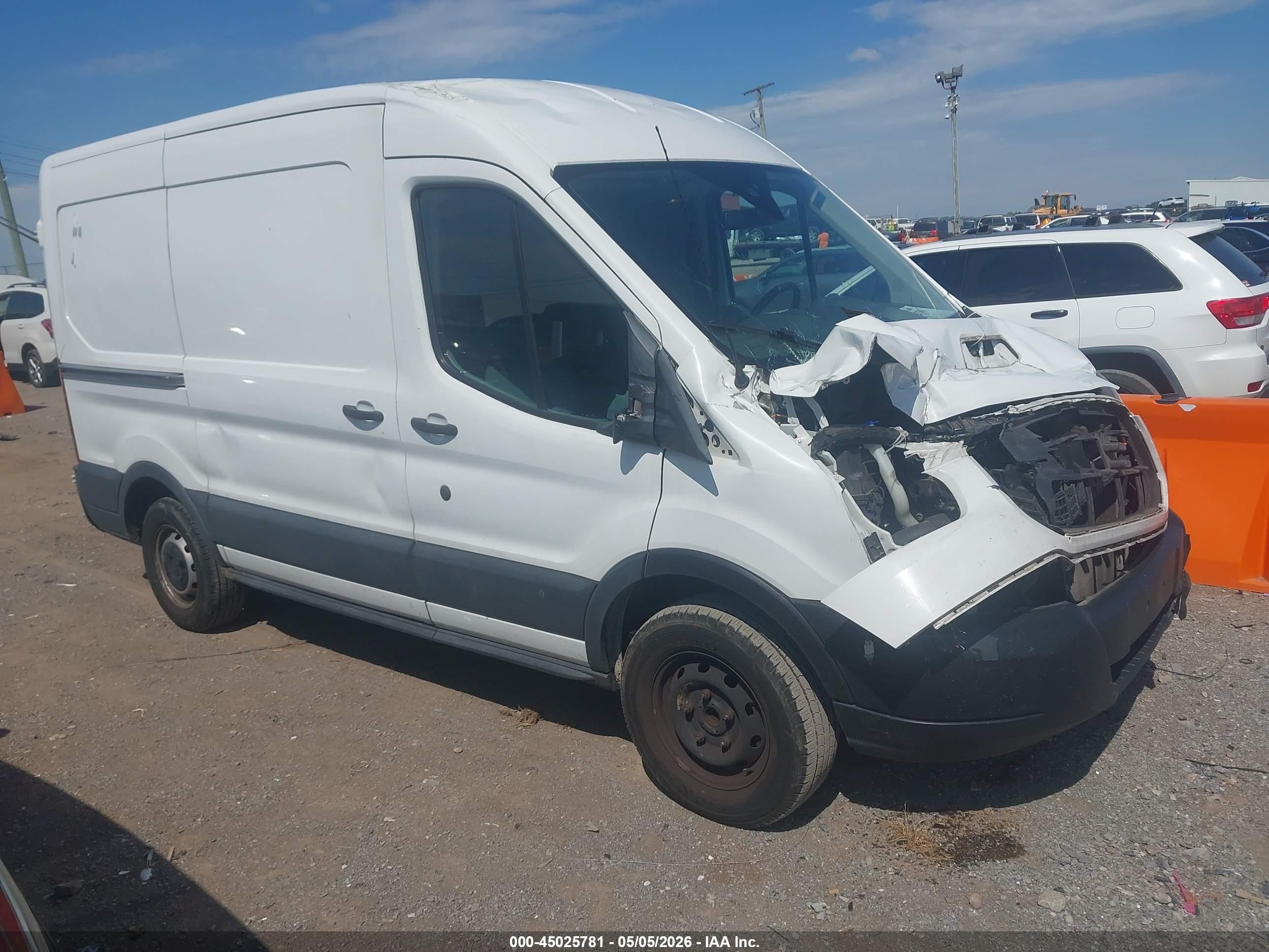 2017 Ford Transit Cargo, VIN 1FTYE1CM6HKA21721 — Front end