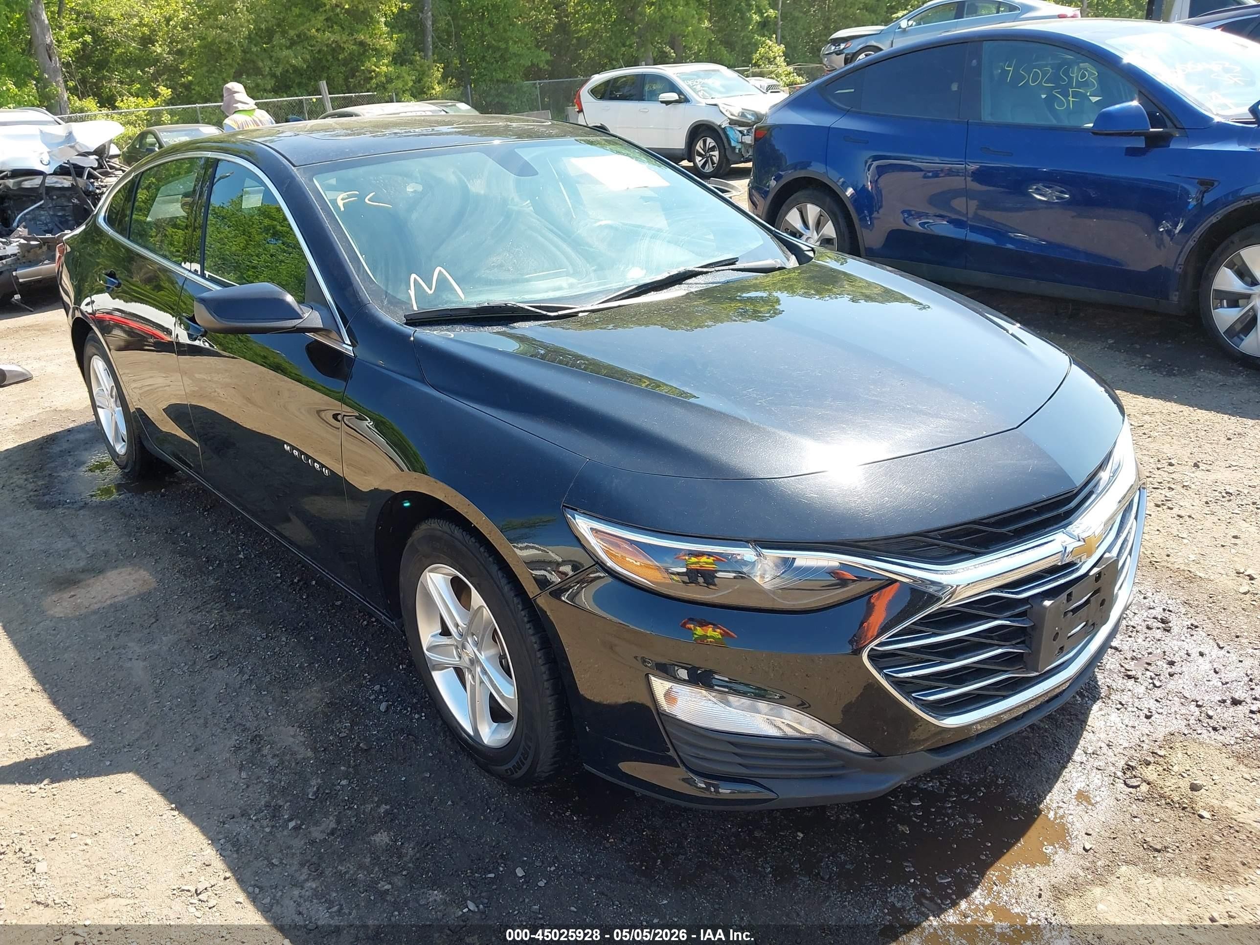 2022 Chevrolet Malibu LT, VIN 1G1ZD5ST8NF143744 — Бок