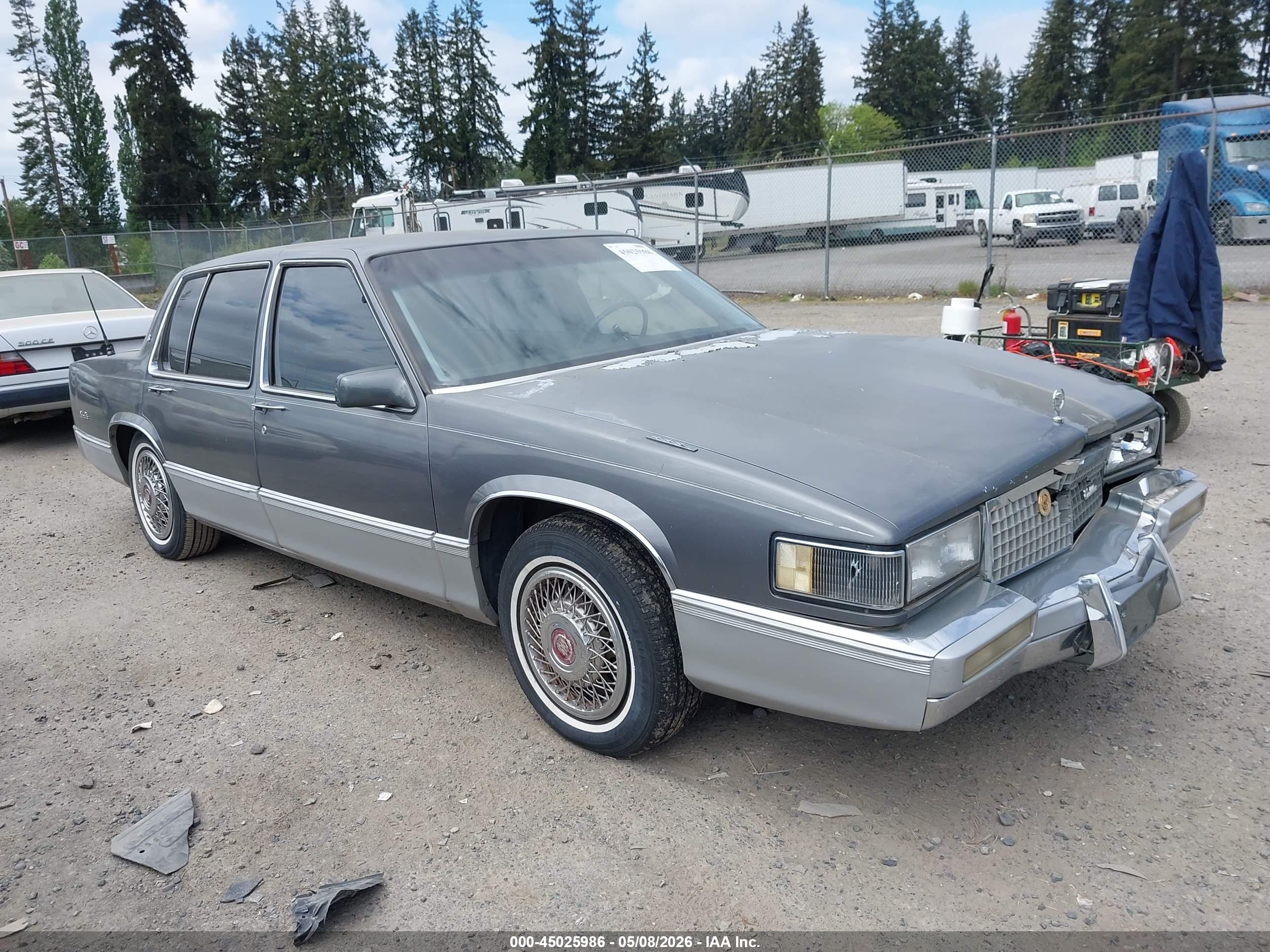 1989 Cadillac DeVille, VIN 1G6CD5152K4331492 — Front end