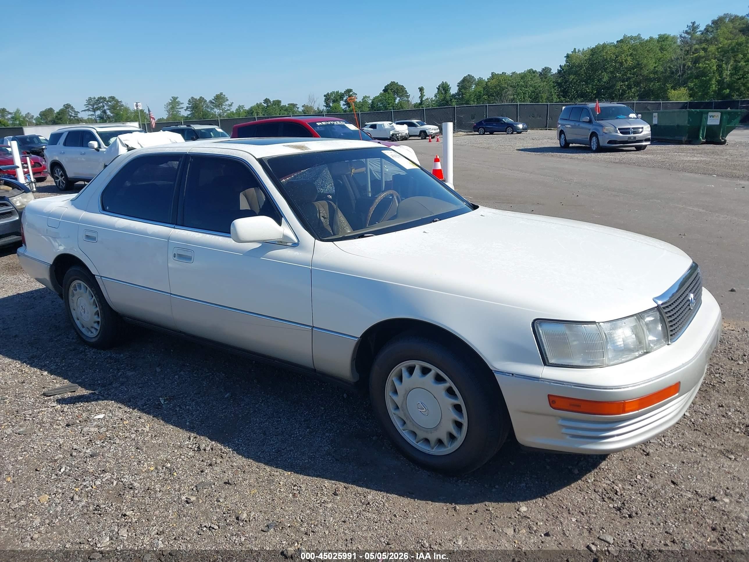 1990 Lexus LS 400, VIN JT8UF11E0L0018078 — Side