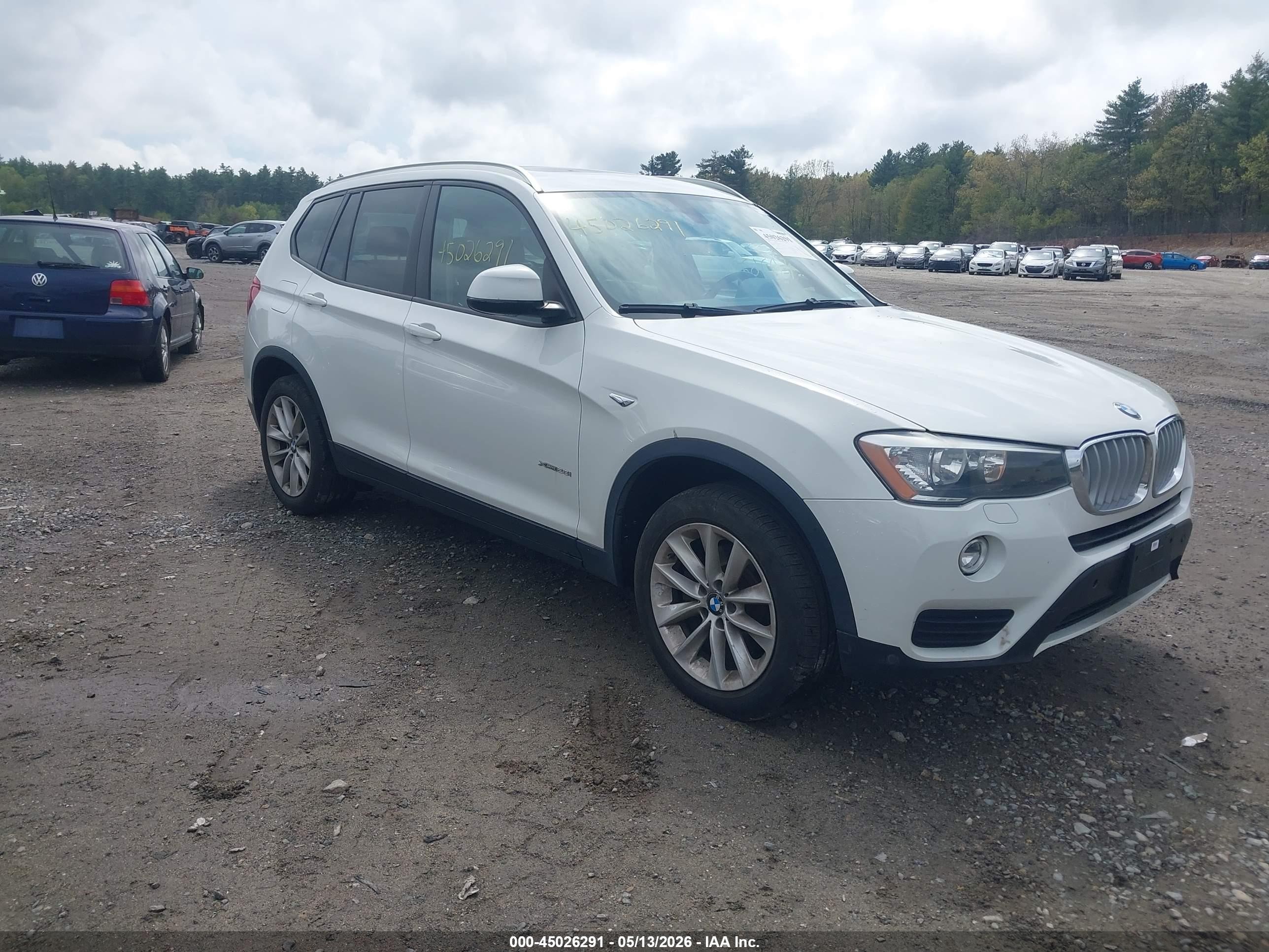 2017 BMW X3 xDrive28i, VIN 5UXWX9C52H0D97600 — Front end