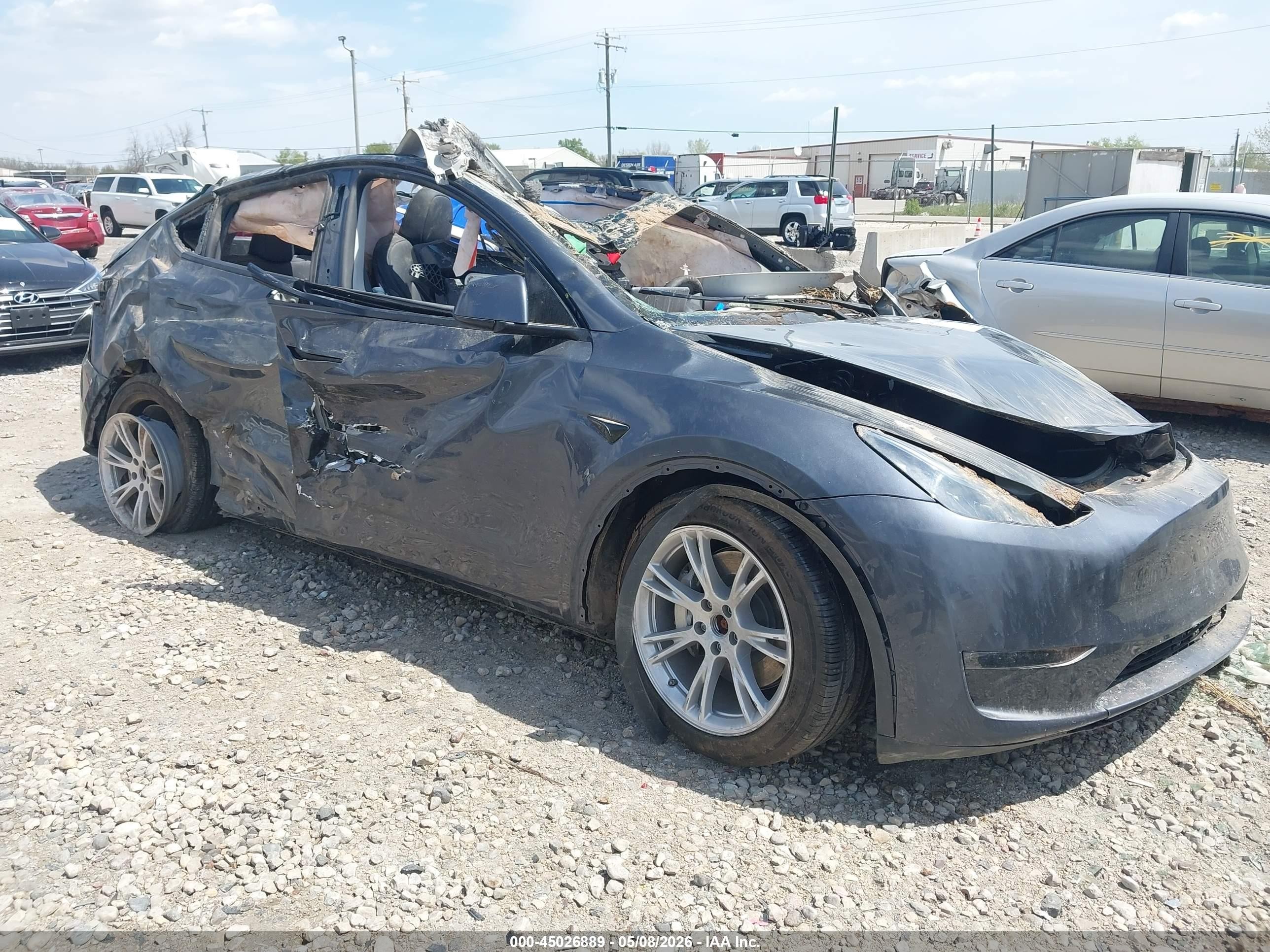 2023 Tesla Model Y Long Range, VIN 7SAYGDEE2PA211819 — Пресная вода