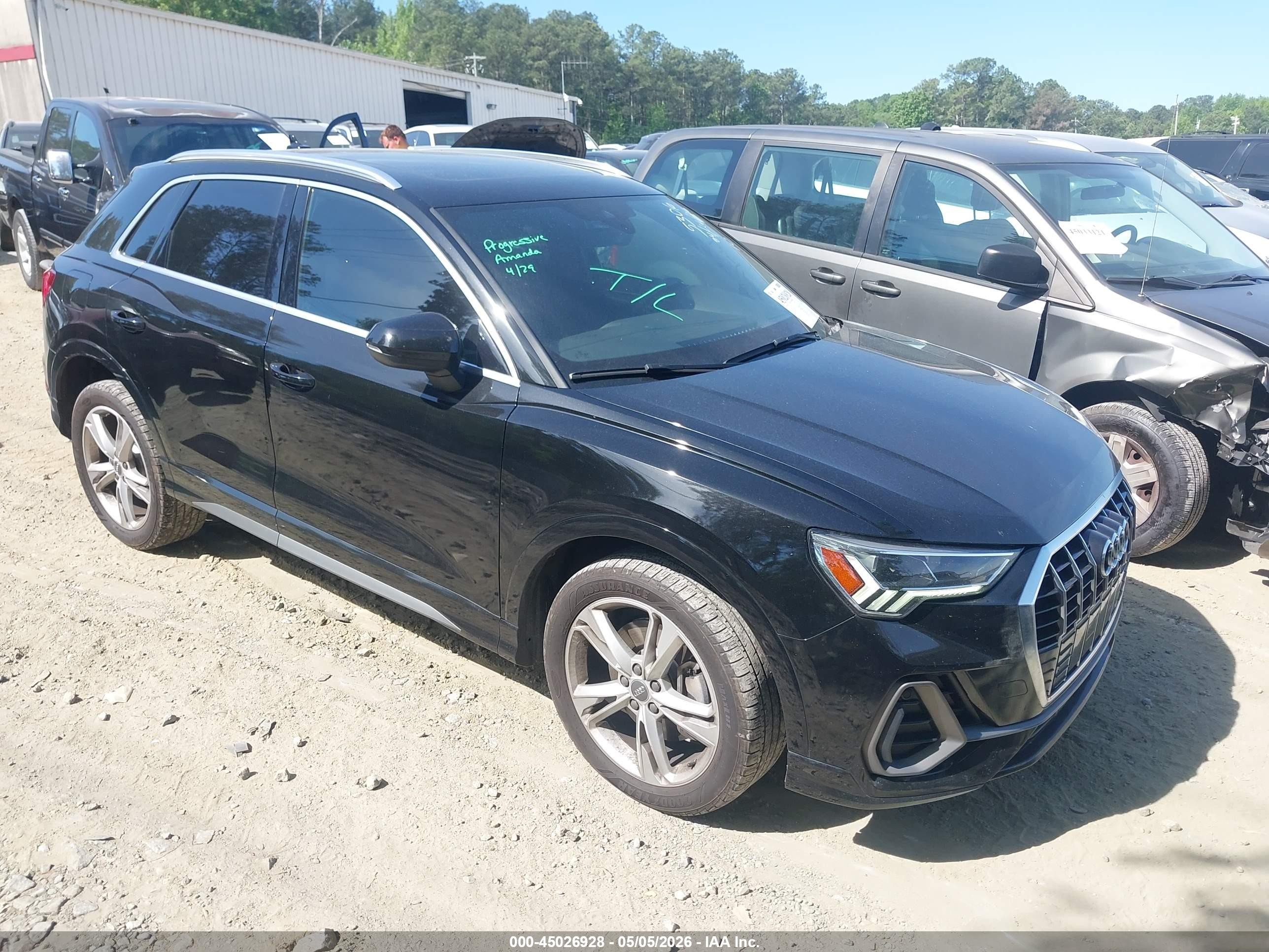 2019 Audi Q3 S line Premium Plus, VIN WA1EECF34K1065306 — Зад