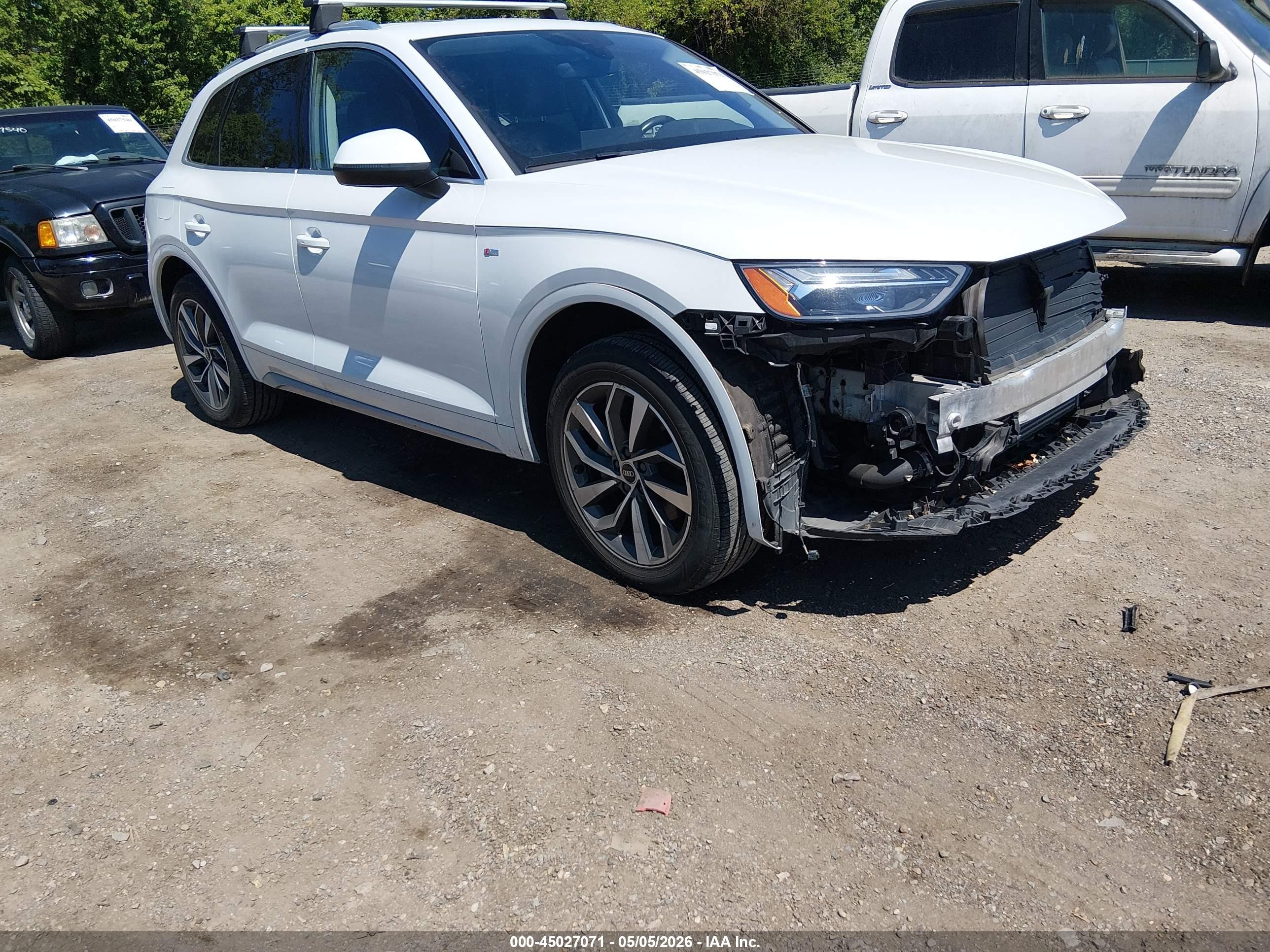 2022 Audi Q5 S line Premium Plus, VIN WA1EAAFY9N2076005 — Front end