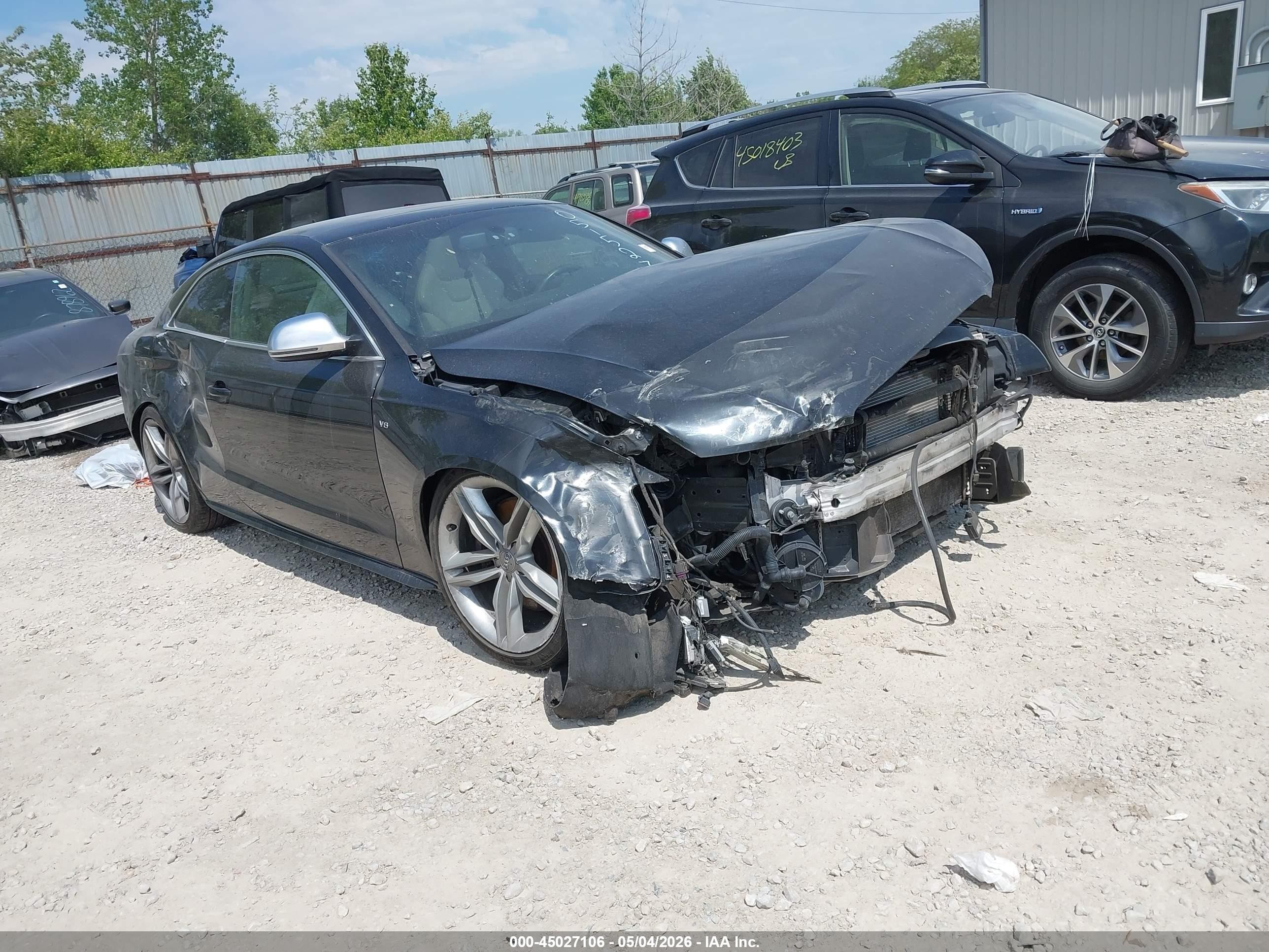 2009 Audi S5, VIN WAURV78T19A051527 — Перед