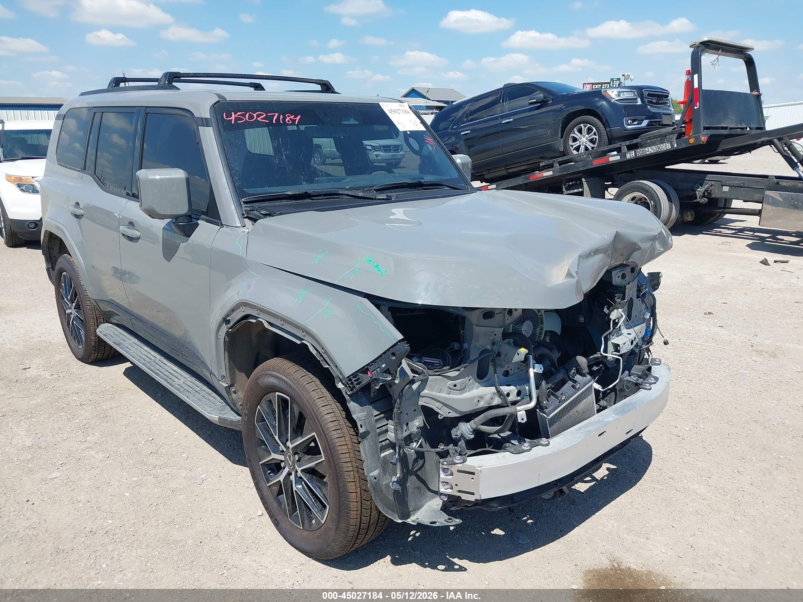 2024 Lexus GX 550 Premium+, VIN JTJTBCDX6R5021903 — Перед