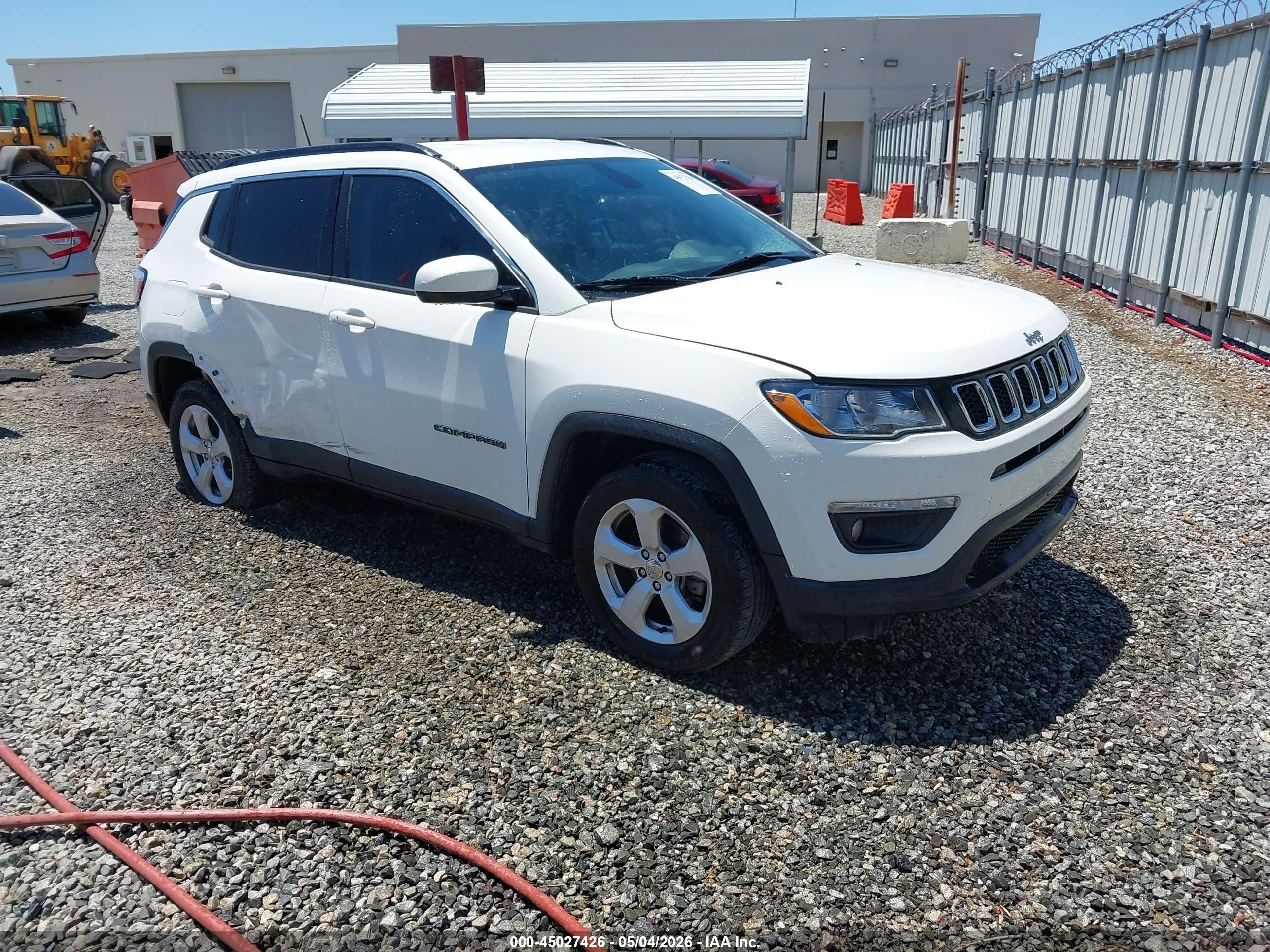2018 Jeep Compass Altitude, VIN 3C4NJDBB6JT231837 — Side