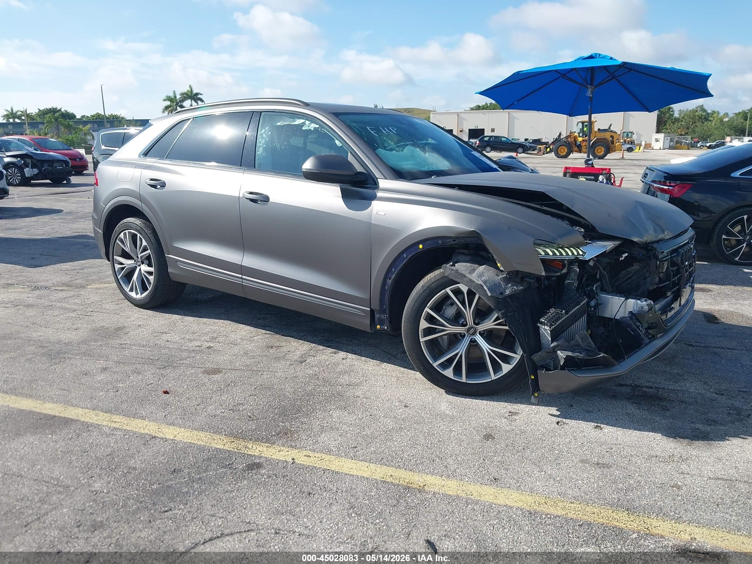 2021 Audi Q8 Premium Plus, VIN WA1EVAF17MD028755 — Перед
