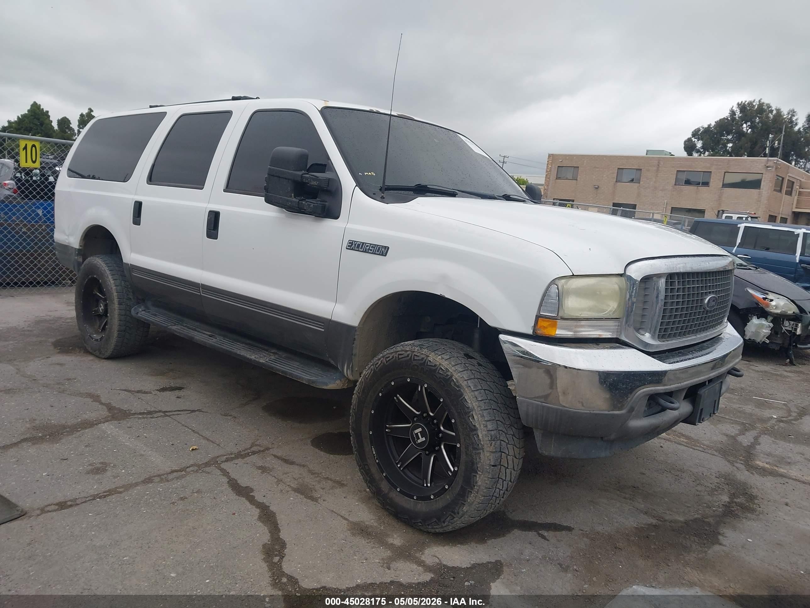 2003 Ford Excursion Special Serv, VIN 1FMSU41P33EB83624 — Rear end