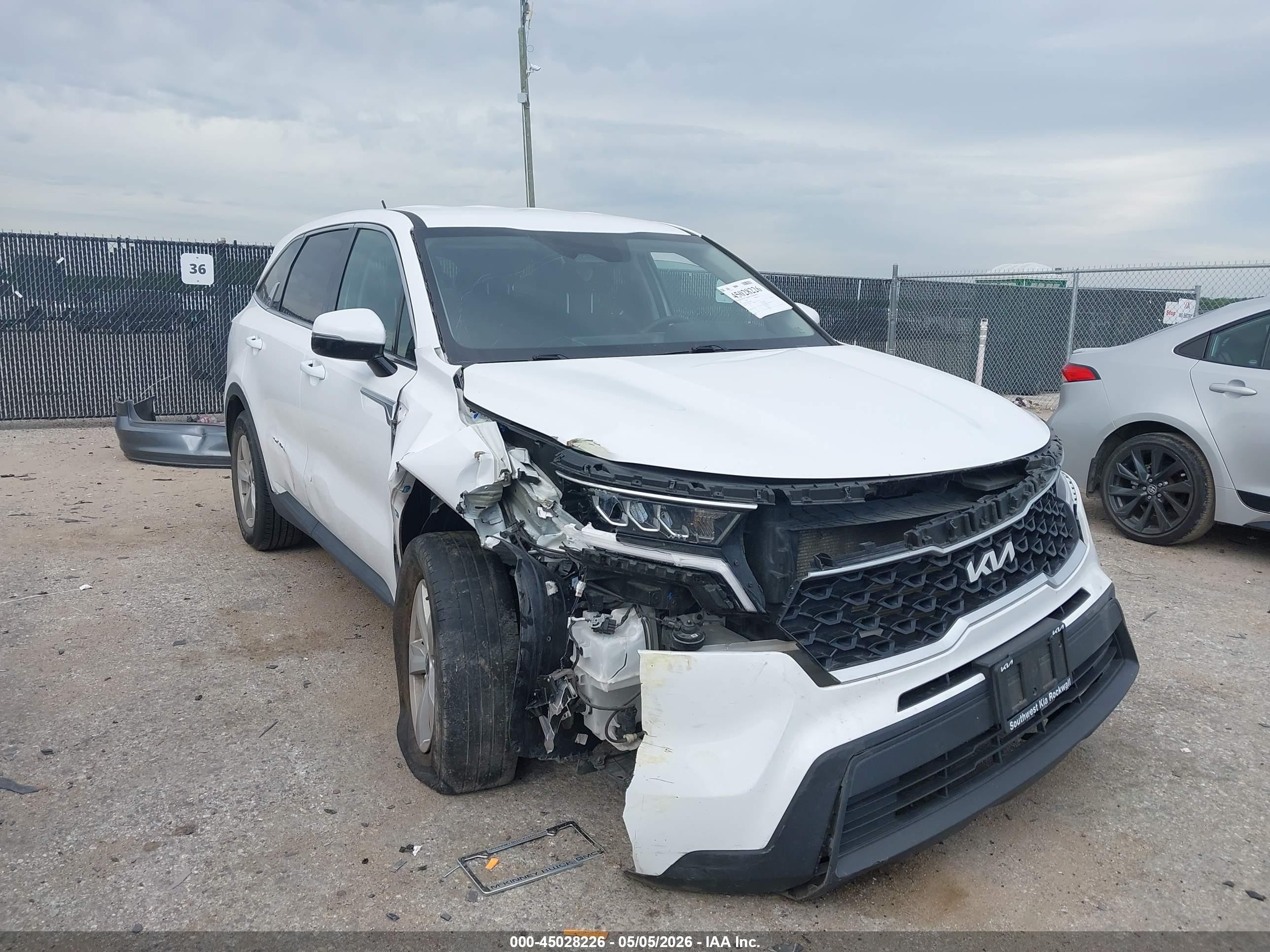 2022 Kia Sorento LX, VIN 5XYRG4LC3NG146054 — Front end
