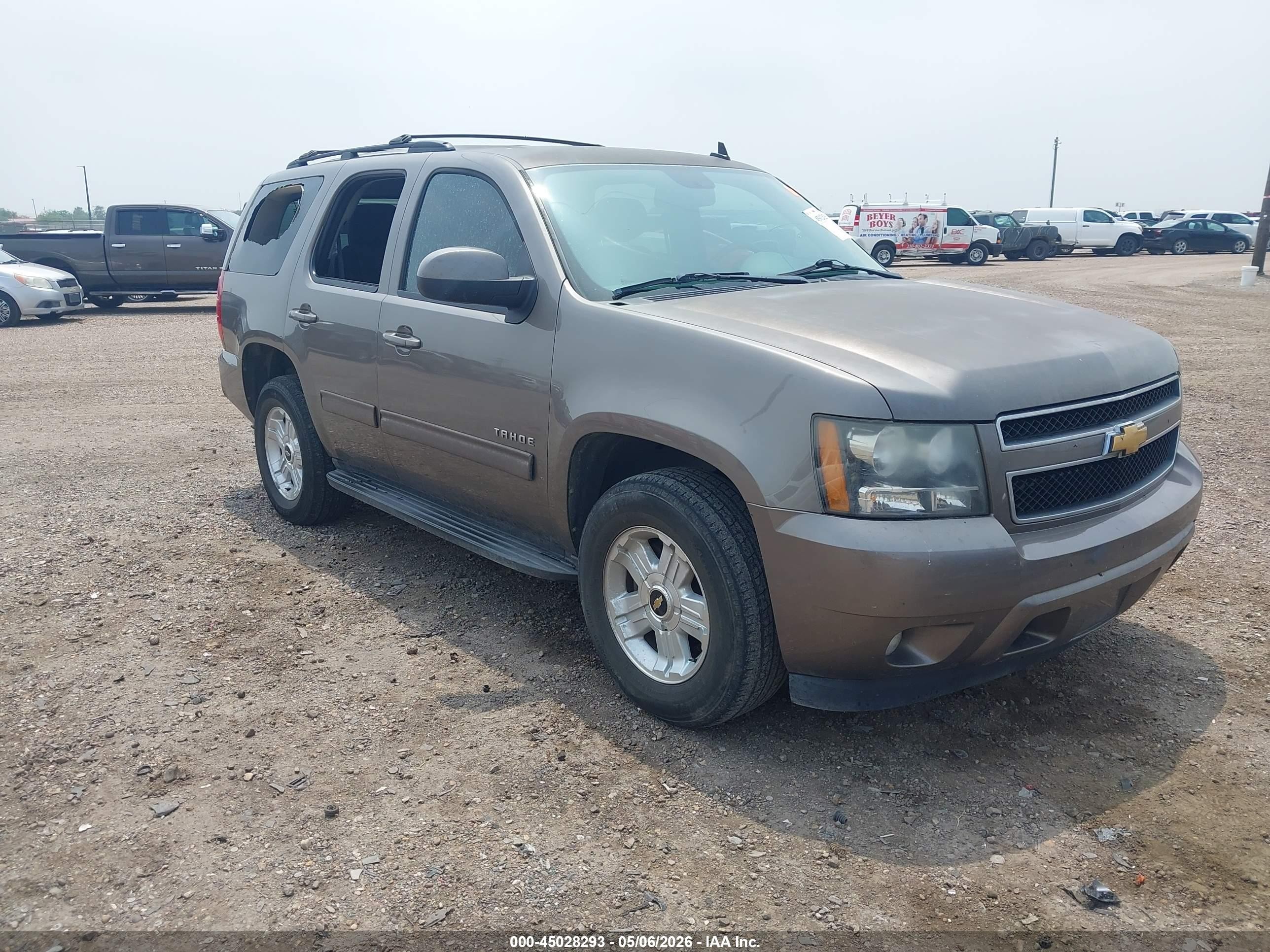 2013 Chevrolet Tahoe LS, VIN 1GNSCAE00DR156563 — Side