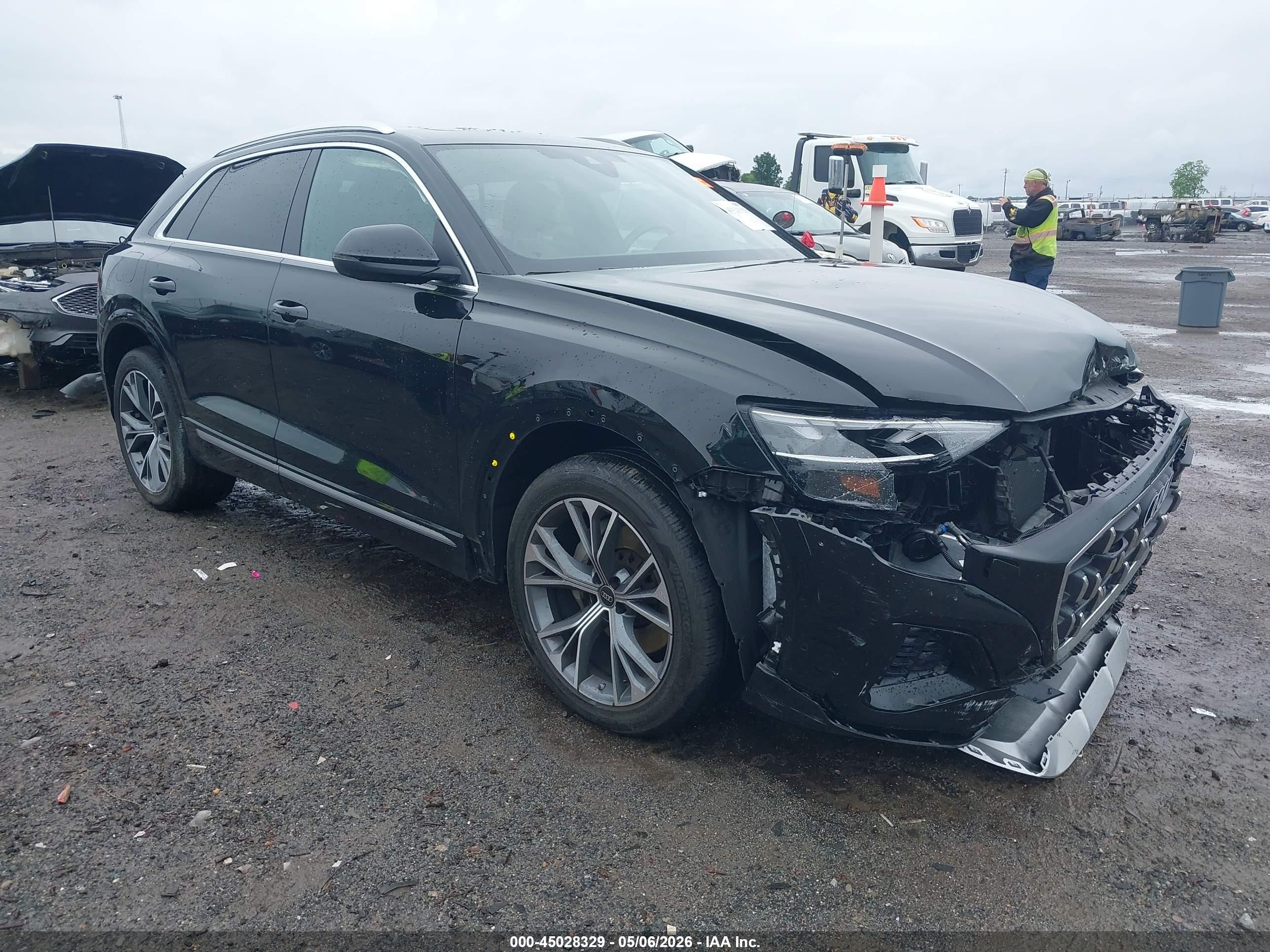 2024 Audi Q8 Premium Plus, VIN WA1BVBF10RD020352 — Перед