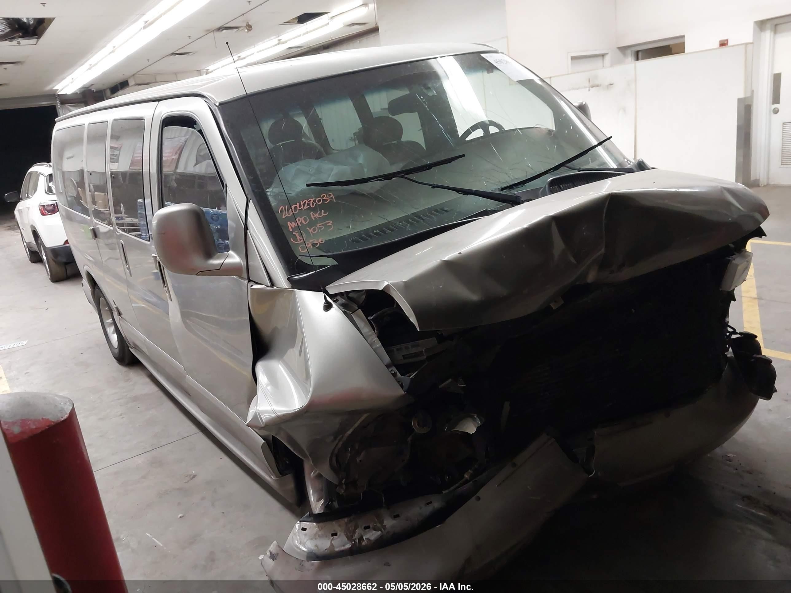 2001 Chevrolet Express LT, VIN 1GNFG65R411210930 — Front end