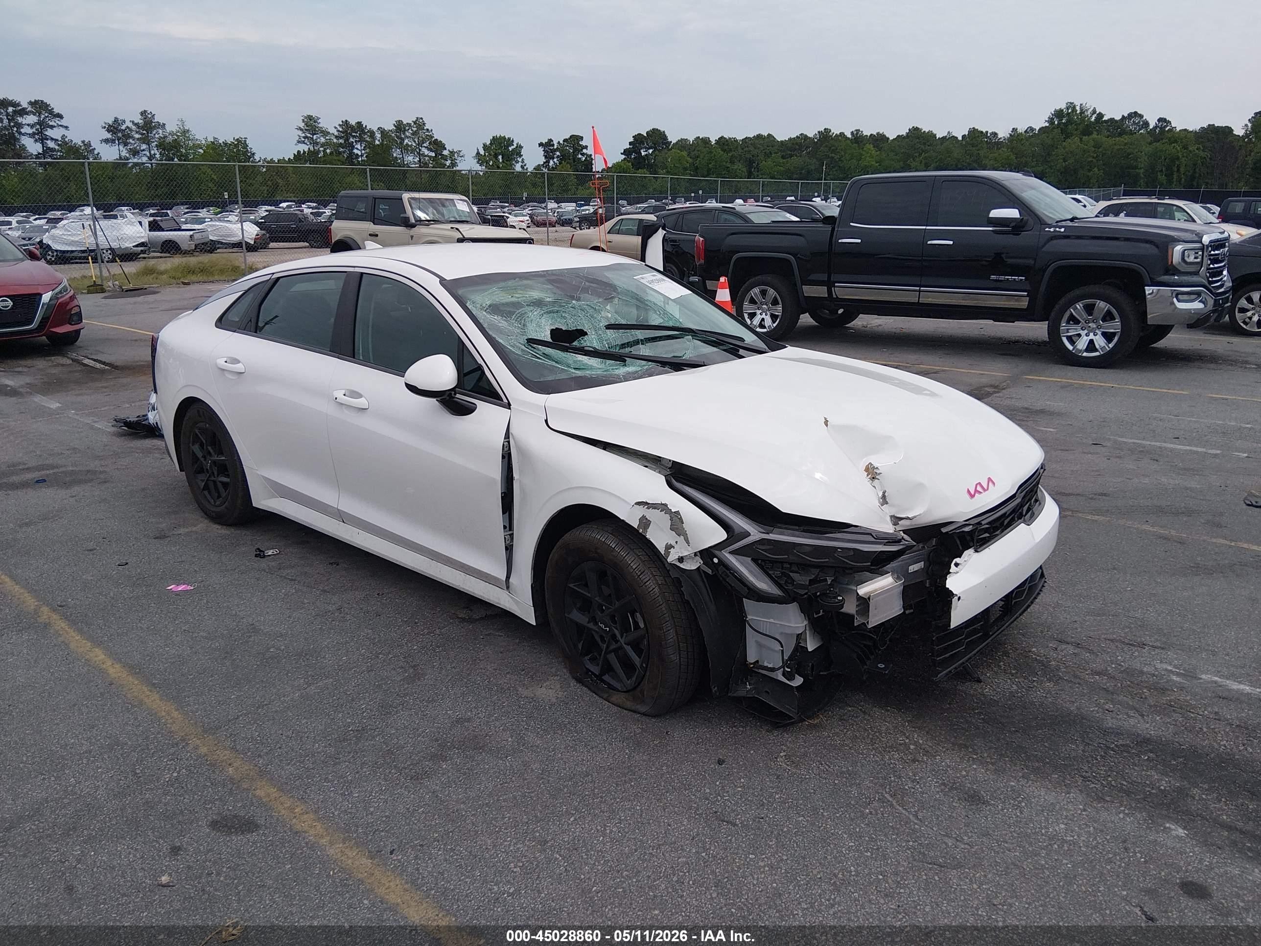 2025 Kia K5 LXS, VIN KNAG24J74S5325216 — Front end