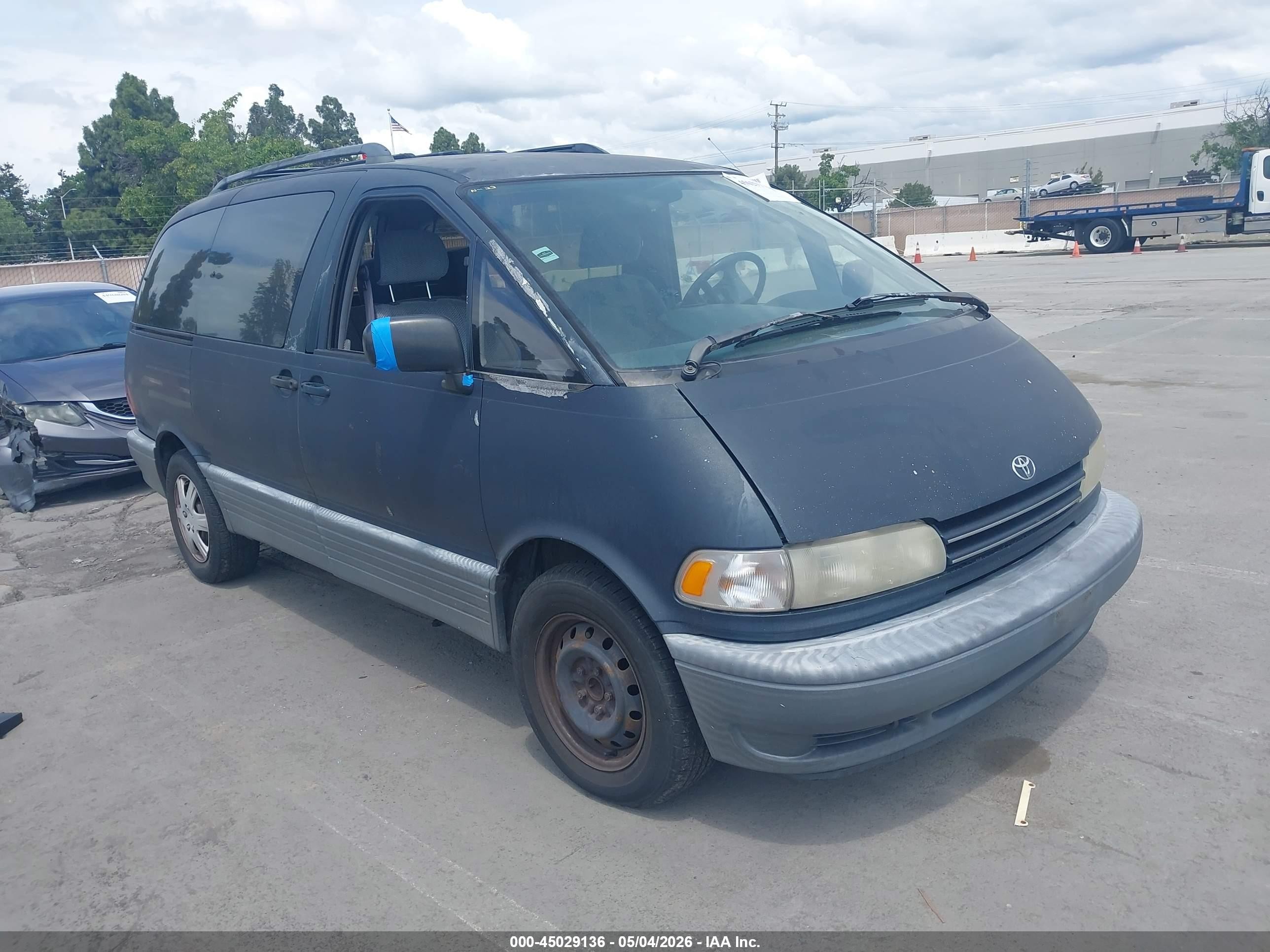 1994 Toyota Previa LE, VIN JT3AC12R2R1130807 — Normal wear