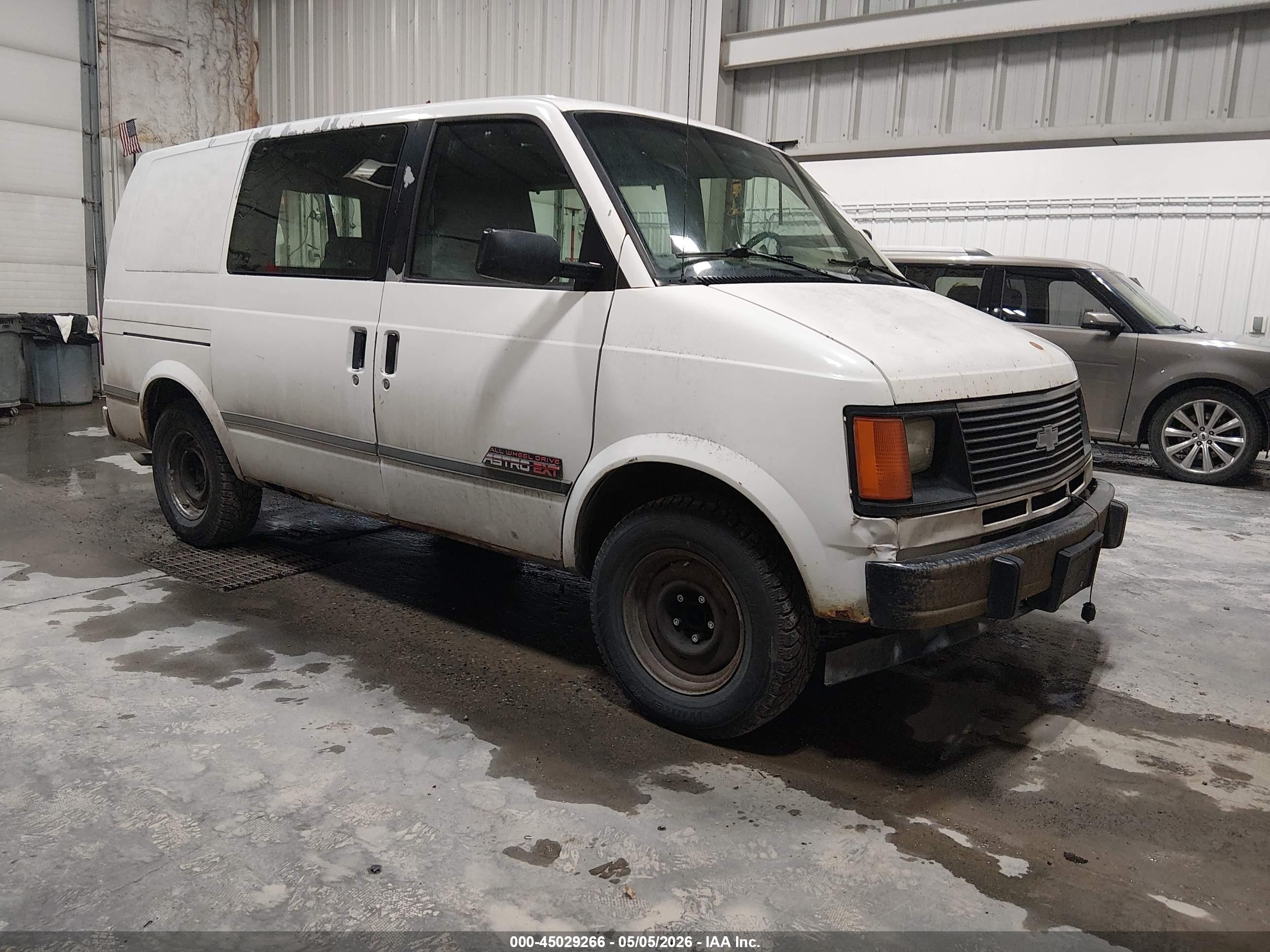 1994 Chevrolet Astro, VIN 1GNEL19W9RB152054 — Normal wear