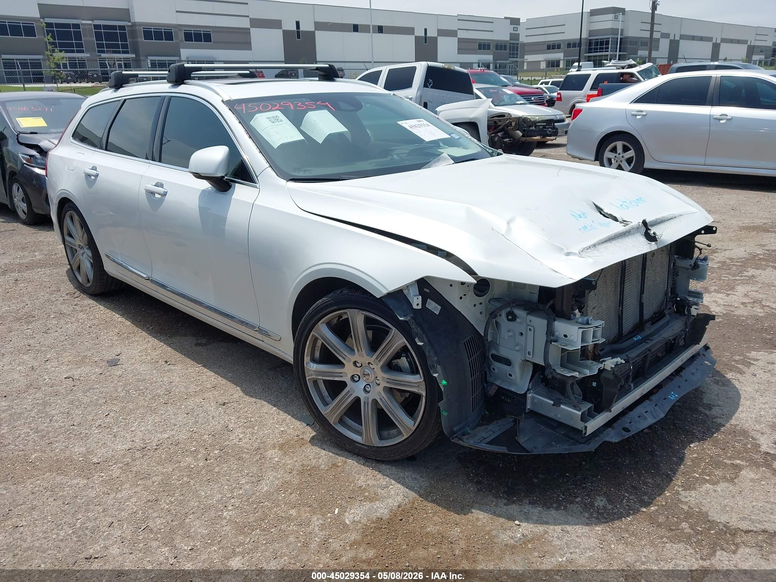 2018 Volvo V90 Inscription, VIN YV1102GL6J1067384 — Front end